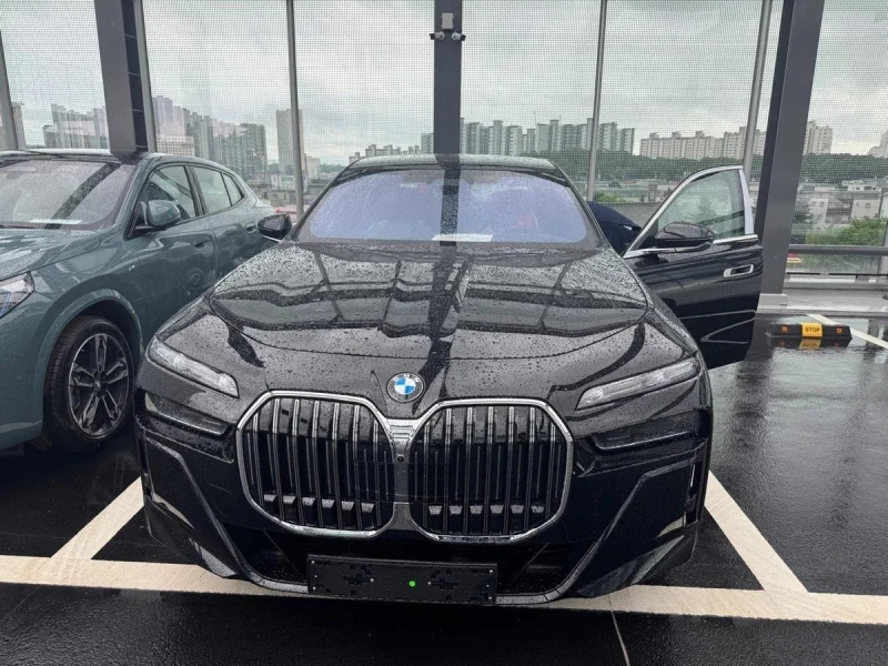 BMW 740 M sport xDrive Mhev - 179990 лв. - 61099133 1