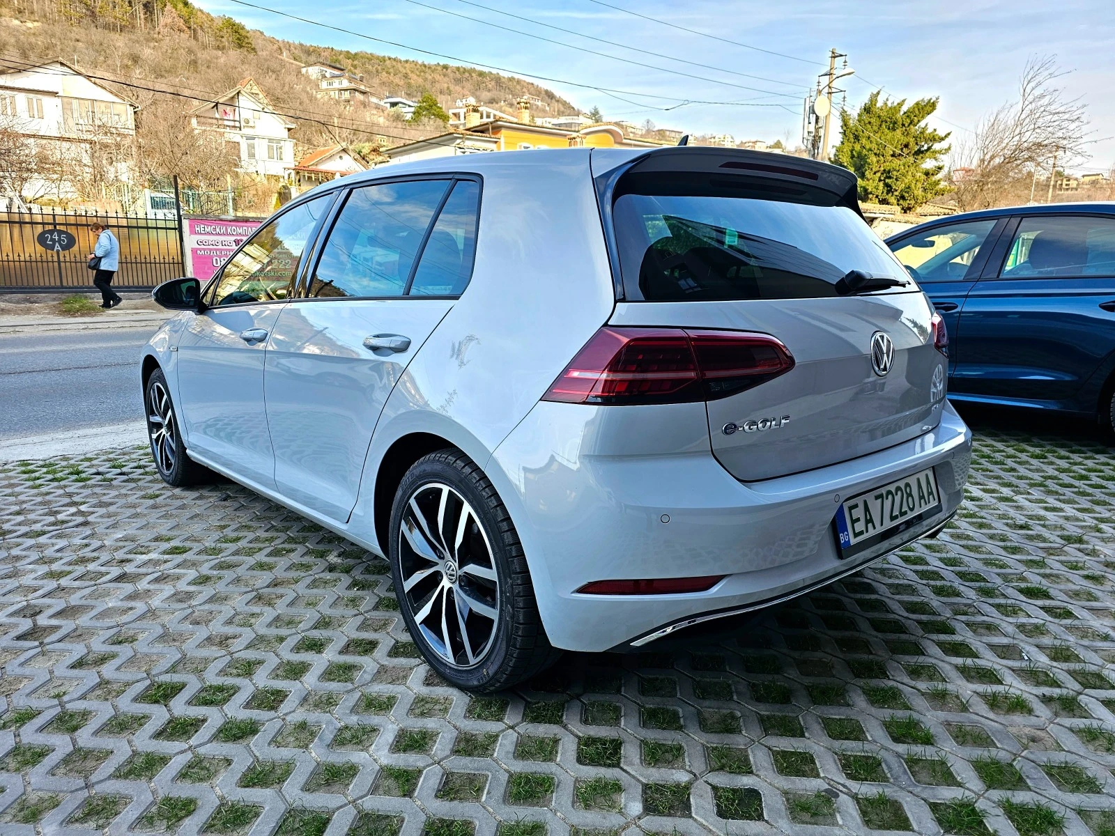 VW Golf  Кожен салон, Термопомпа GTI - изображение 3