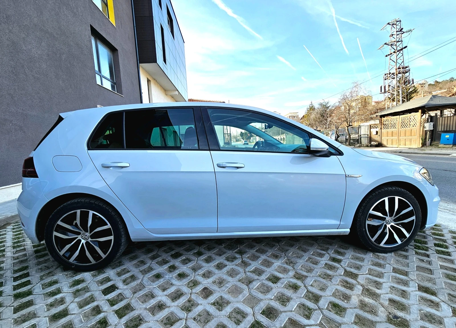 VW Golf  Кожен салон, Термопомпа GTI - изображение 8