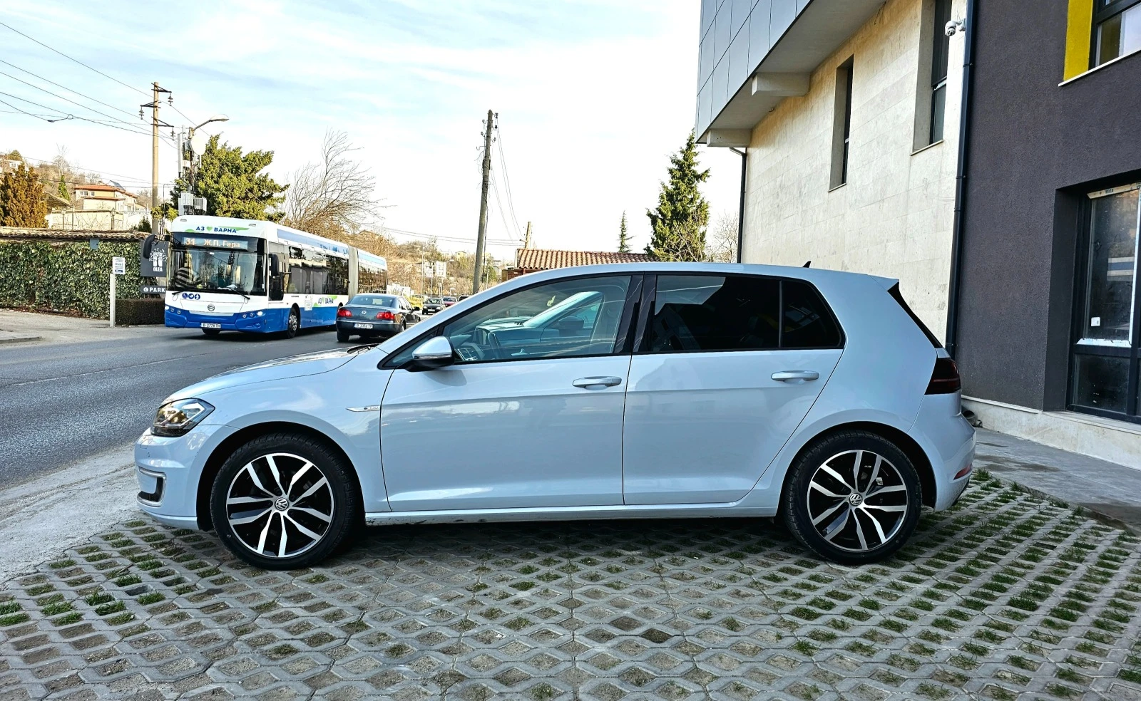 VW Golf  Кожен салон, Термопомпа GTI - изображение 7