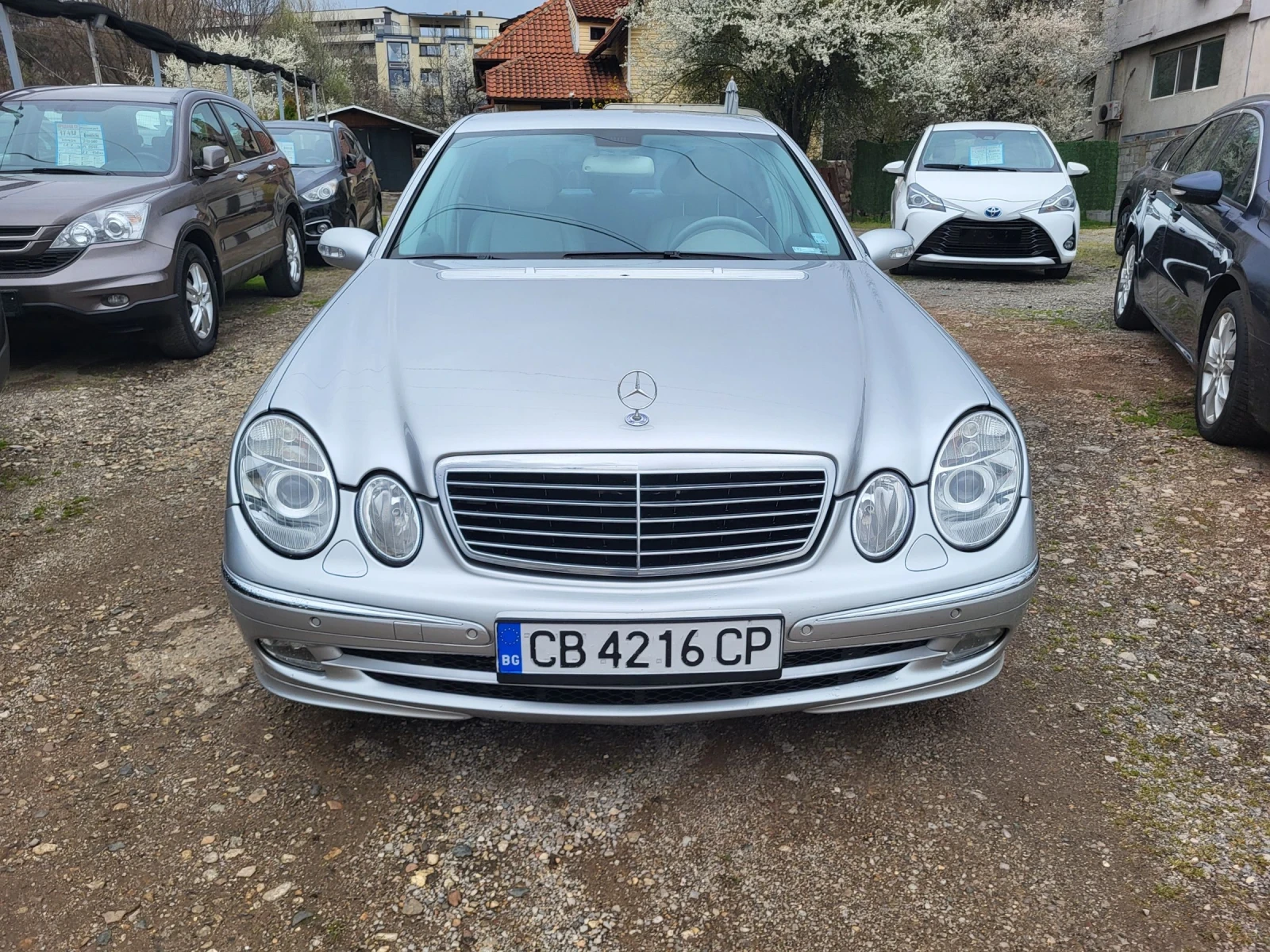 Mercedes-Benz E 270 2.7 CDI / Всичко платено / Обслужен  - изображение 2