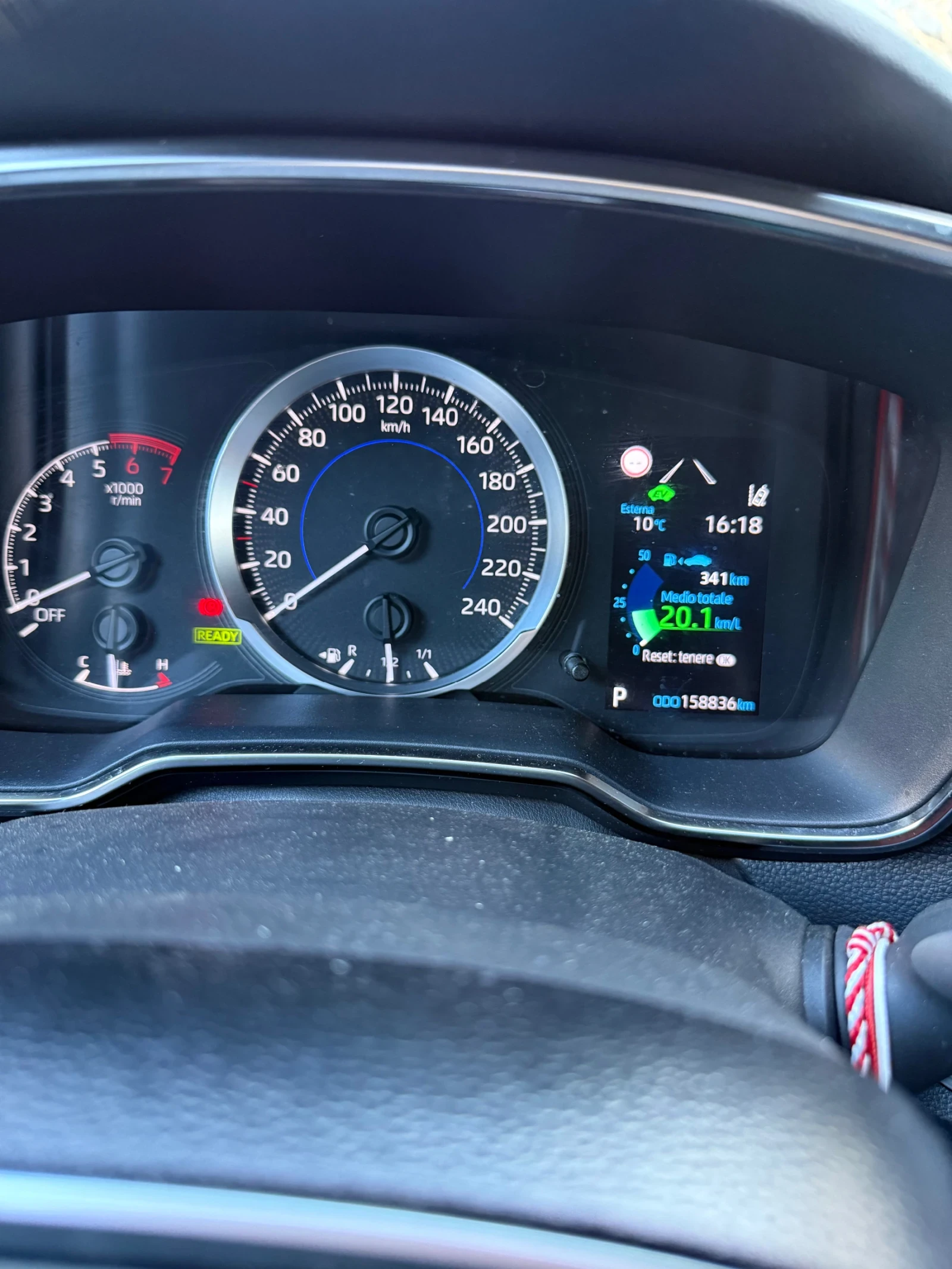 Toyota Corolla 1.8 Хибрид, снимка 16 - Автомобили и джипове - 53830321