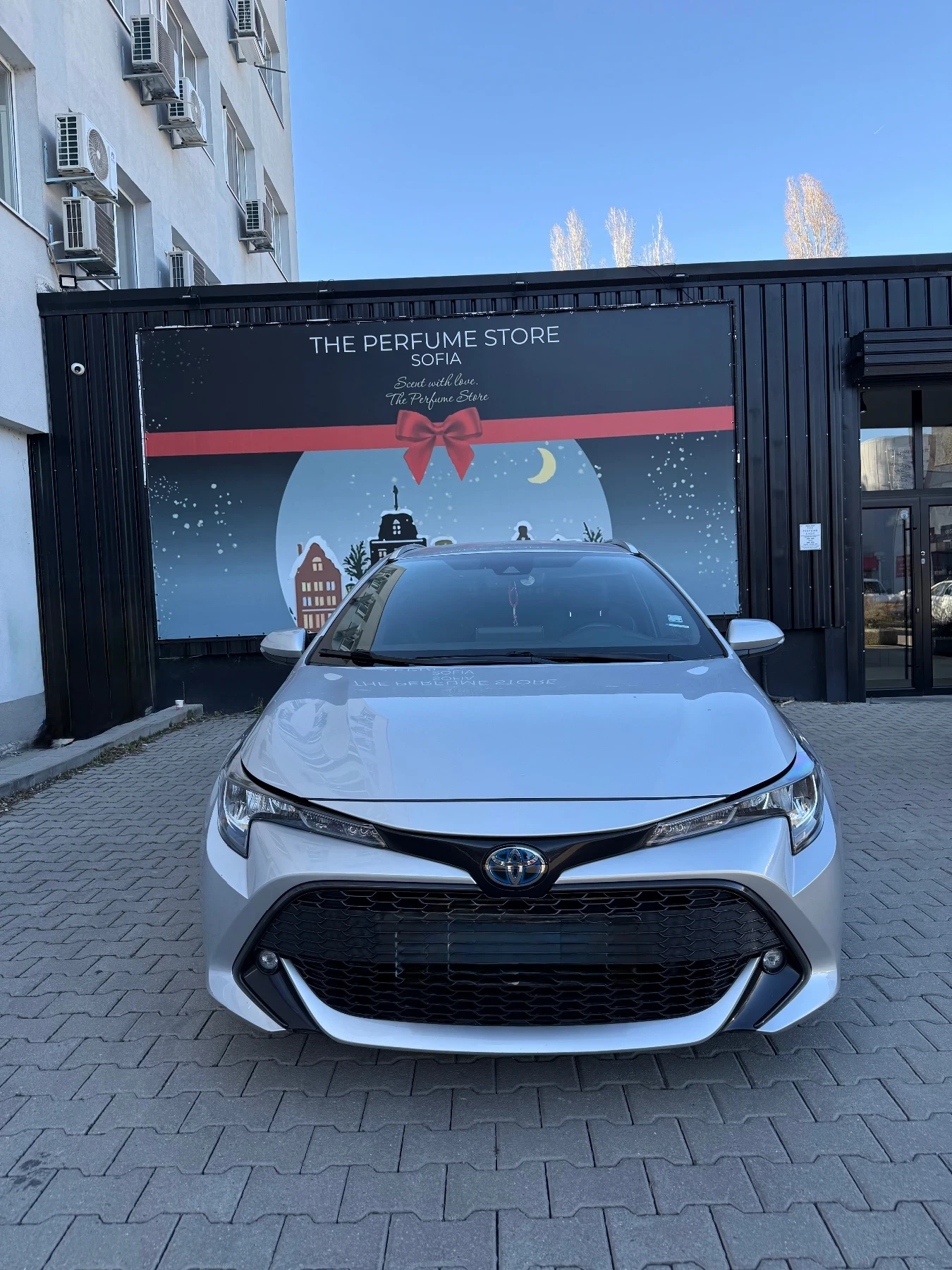 Toyota Corolla 1.8 Хибрид, снимка 9 - Автомобили и джипове - 53830321