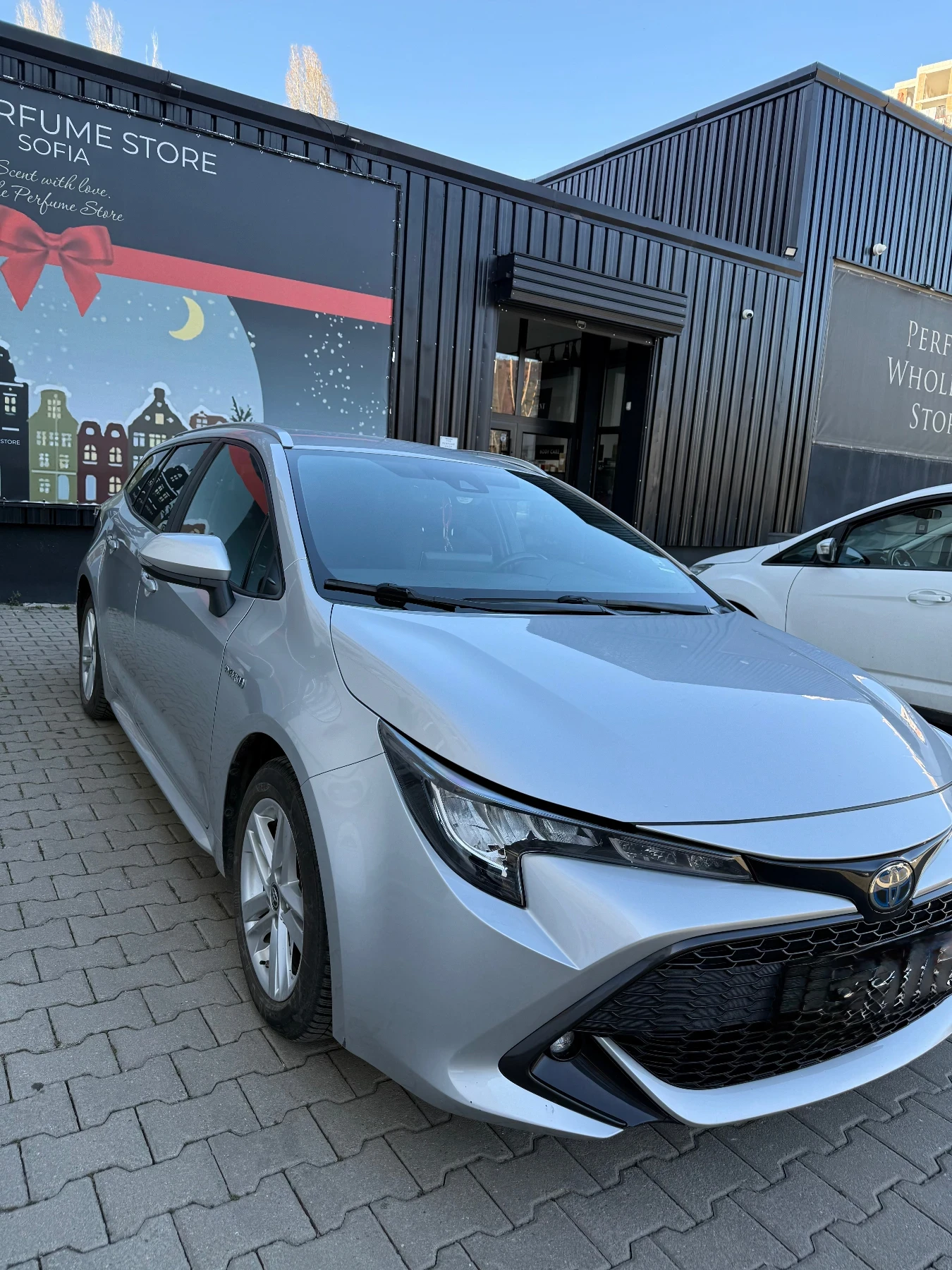 Toyota Corolla 1.8 Хибрид, снимка 11 - Автомобили и джипове - 53830321