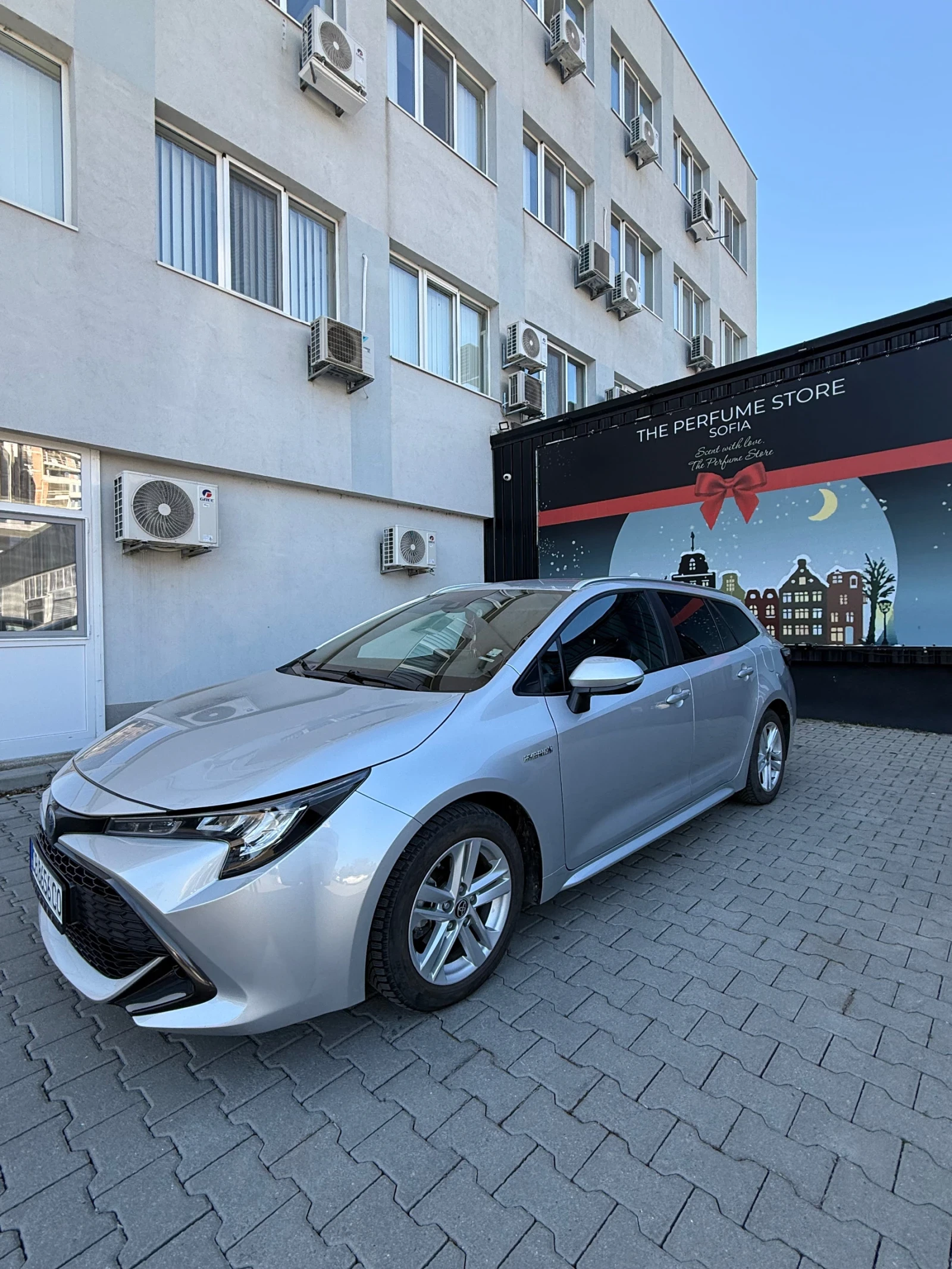 Toyota Corolla 1.8 Хибрид, снимка 7 - Автомобили и джипове - 53830321