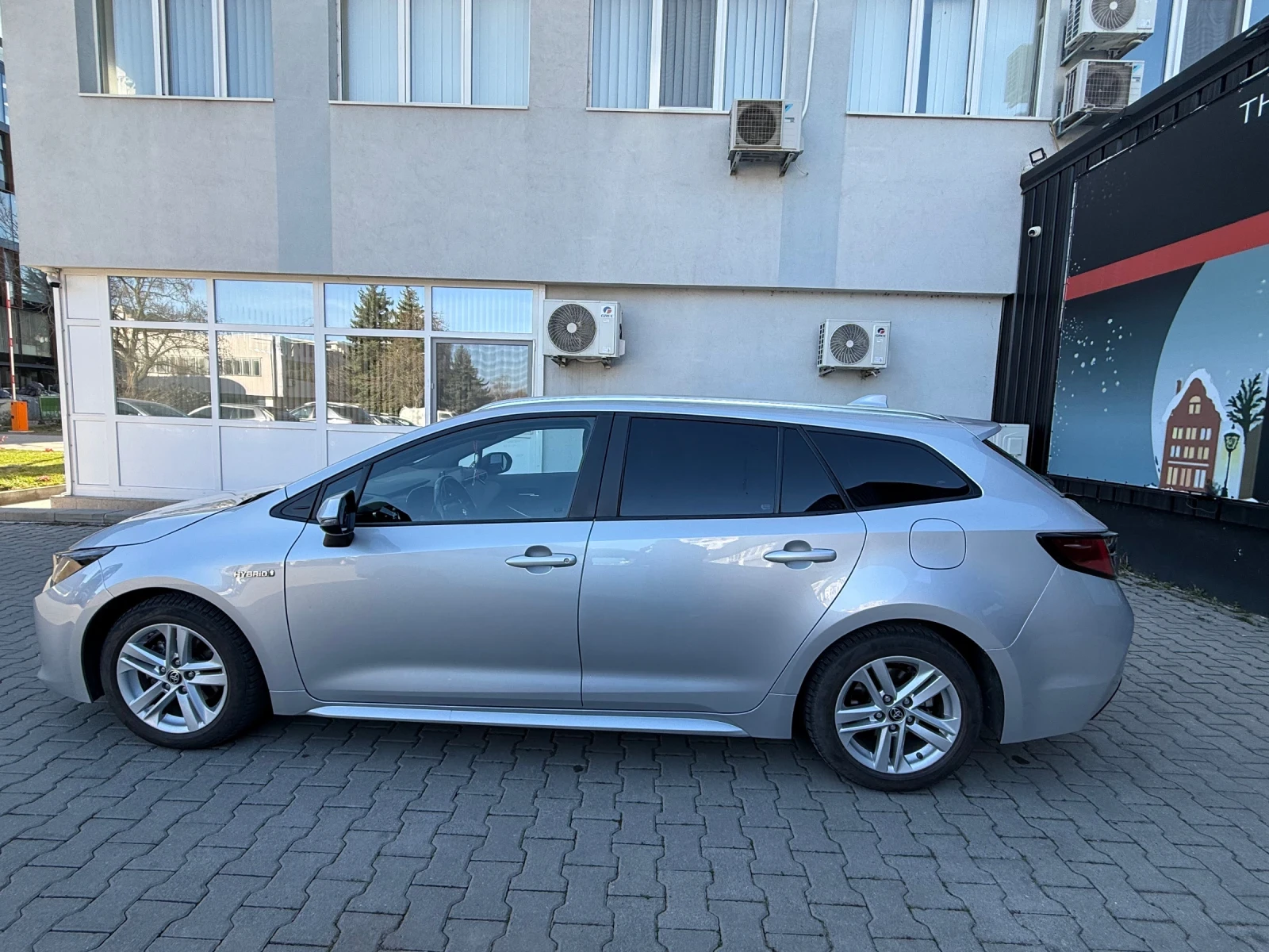 Toyota Corolla 1.8 Хибрид, снимка 3 - Автомобили и джипове - 53830321