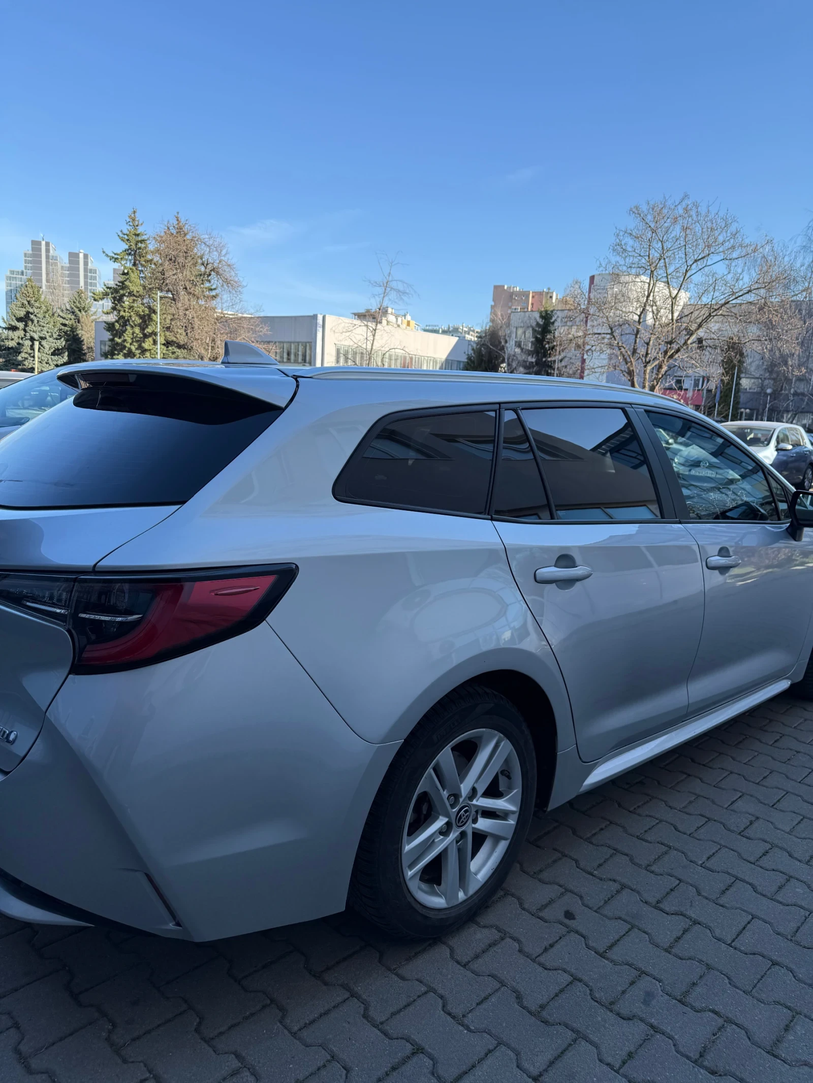 Toyota Corolla 1.8 Хибрид, снимка 4 - Автомобили и джипове - 53830321