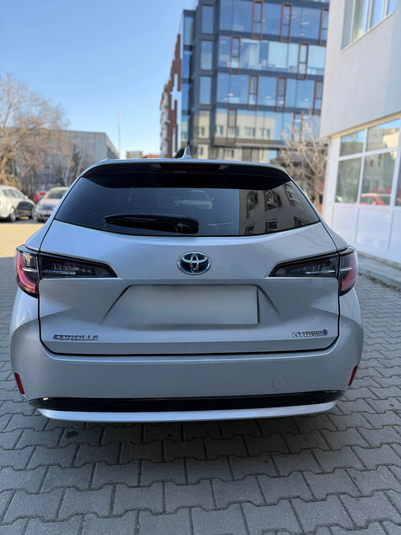 Toyota Corolla 1.8 Хибрид, снимка 5 - Автомобили и джипове - 53830321