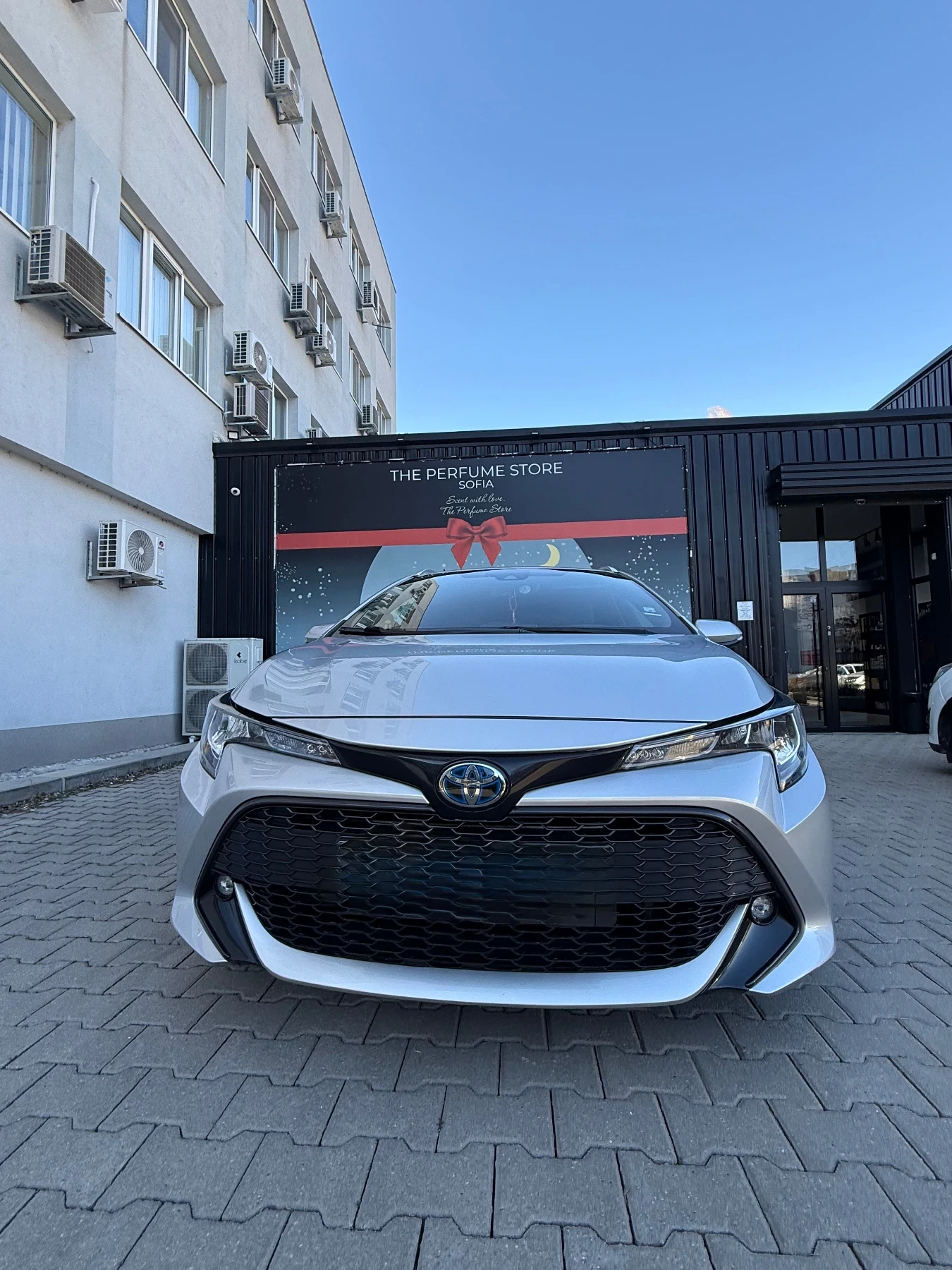 Toyota Corolla 1.8 Хибрид, снимка 8 - Автомобили и джипове - 53830321
