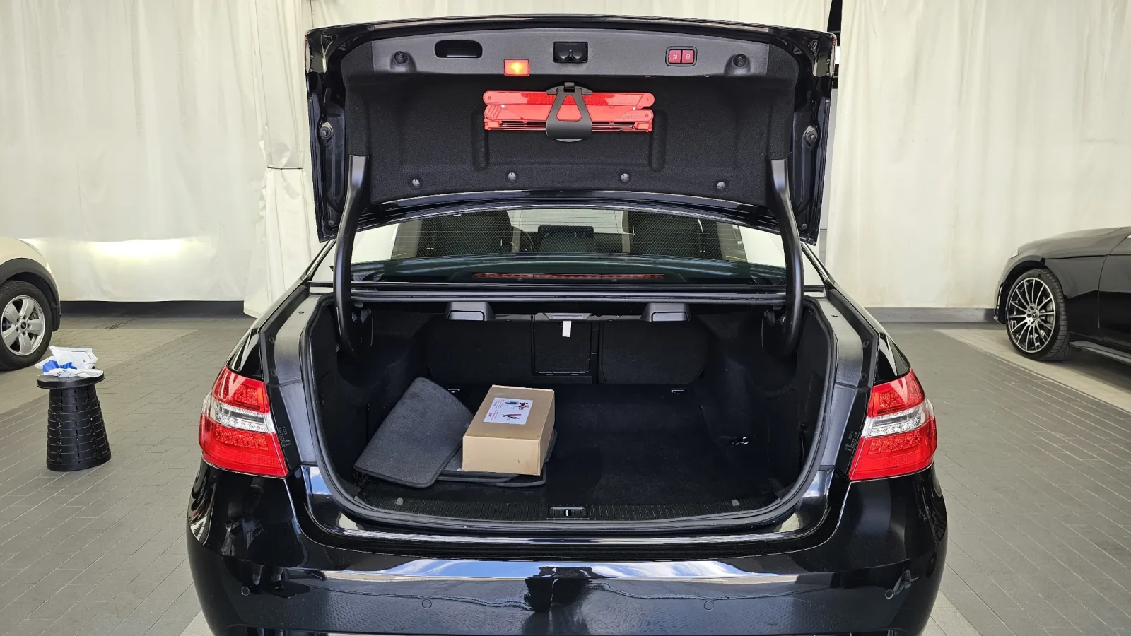 Mercedes-Benz E 63 AMG HARMAN KARDON| PANO| VENT| MEMORY| KEYLESS GO| DIS, снимка 17 - Автомобили и джипове - 55063543