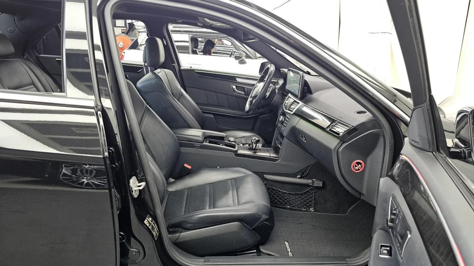 Mercedes-Benz E 63 AMG HARMAN KARDON| PANO| VENT| MEMORY| KEYLESS GO| DIS, снимка 11 - Автомобили и джипове - 55063543