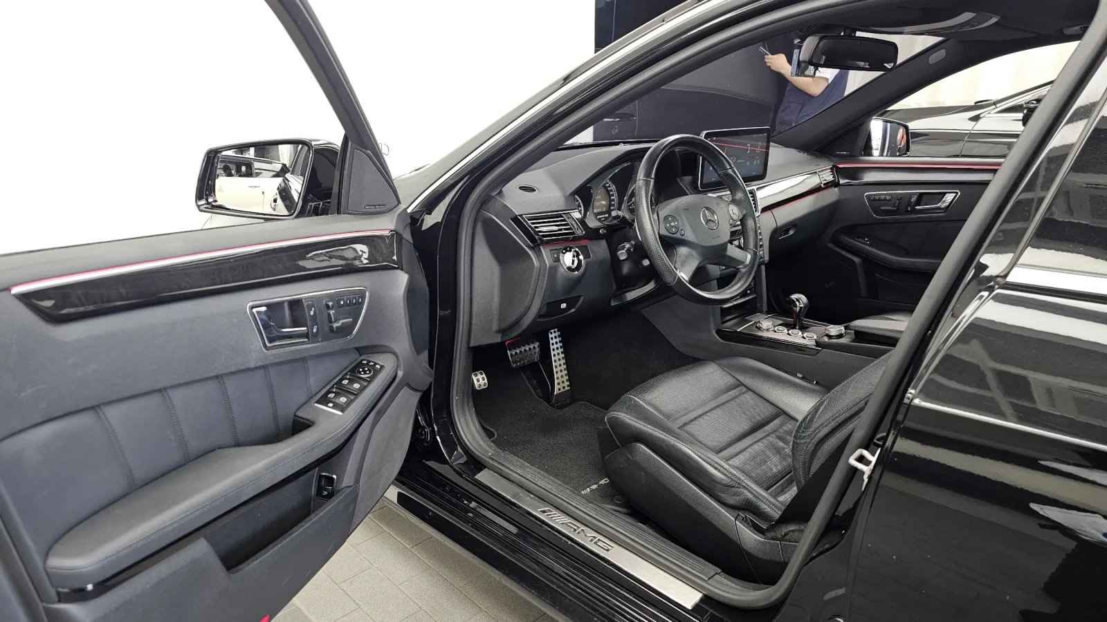 Mercedes-Benz E 63 AMG HARMAN KARDON| PANO| VENT| MEMORY| KEYLESS GO| DIS, снимка 9 - Автомобили и джипове - 55063543