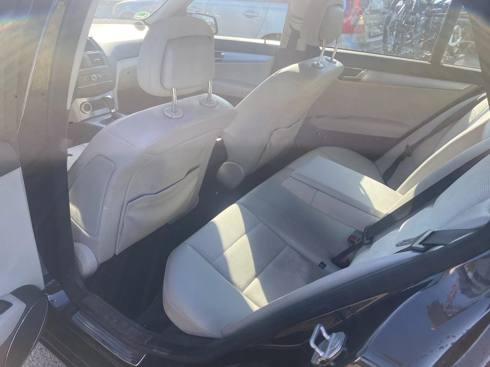 Mercedes-Benz C 180 Avtomat , снимка 7 - Автомобили и джипове - 55257092