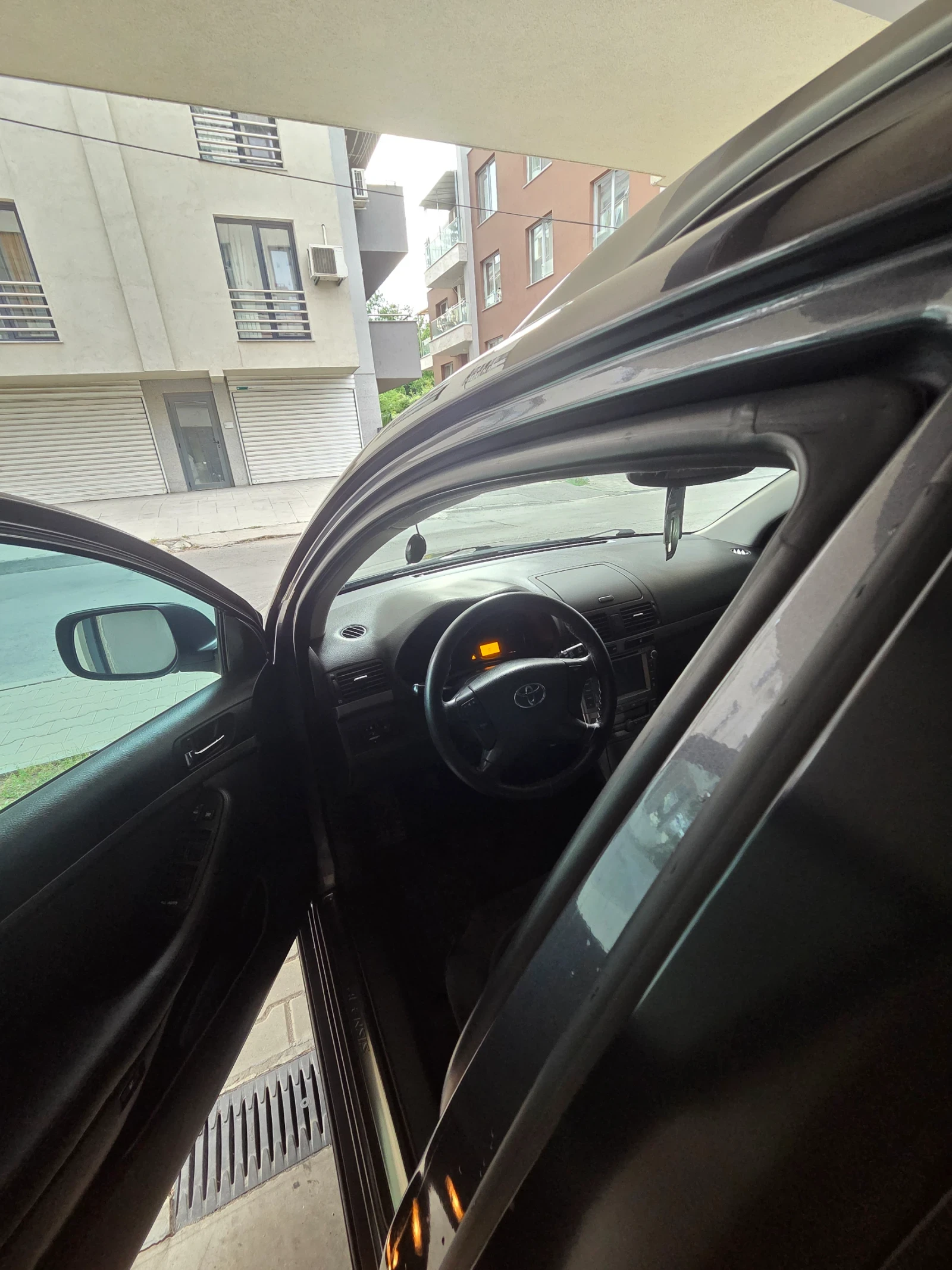 Toyota Avensis T25, снимка 9 - Автомобили и джипове - 55303971