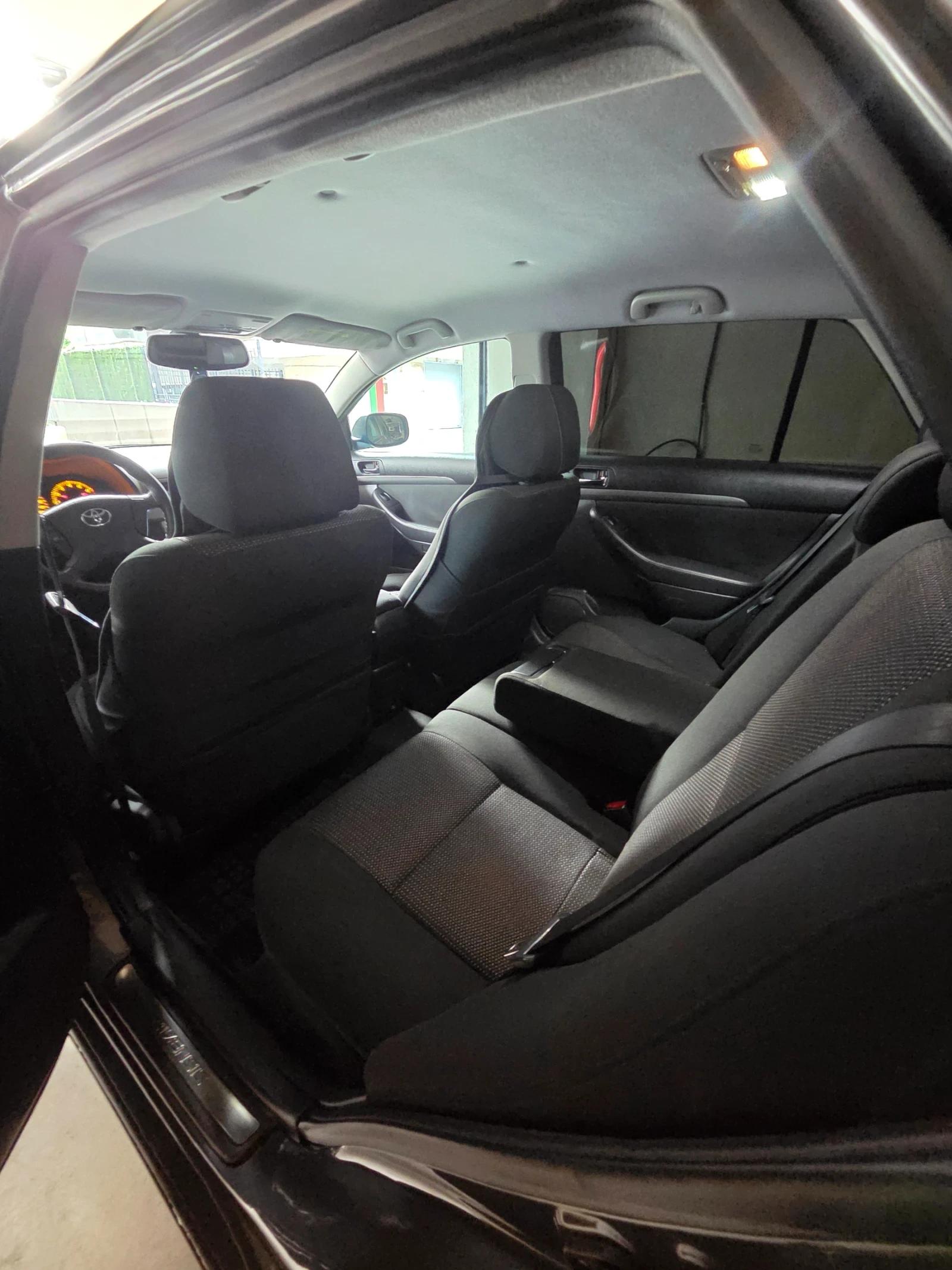 Toyota Avensis T25, снимка 13 - Автомобили и джипове - 55303971