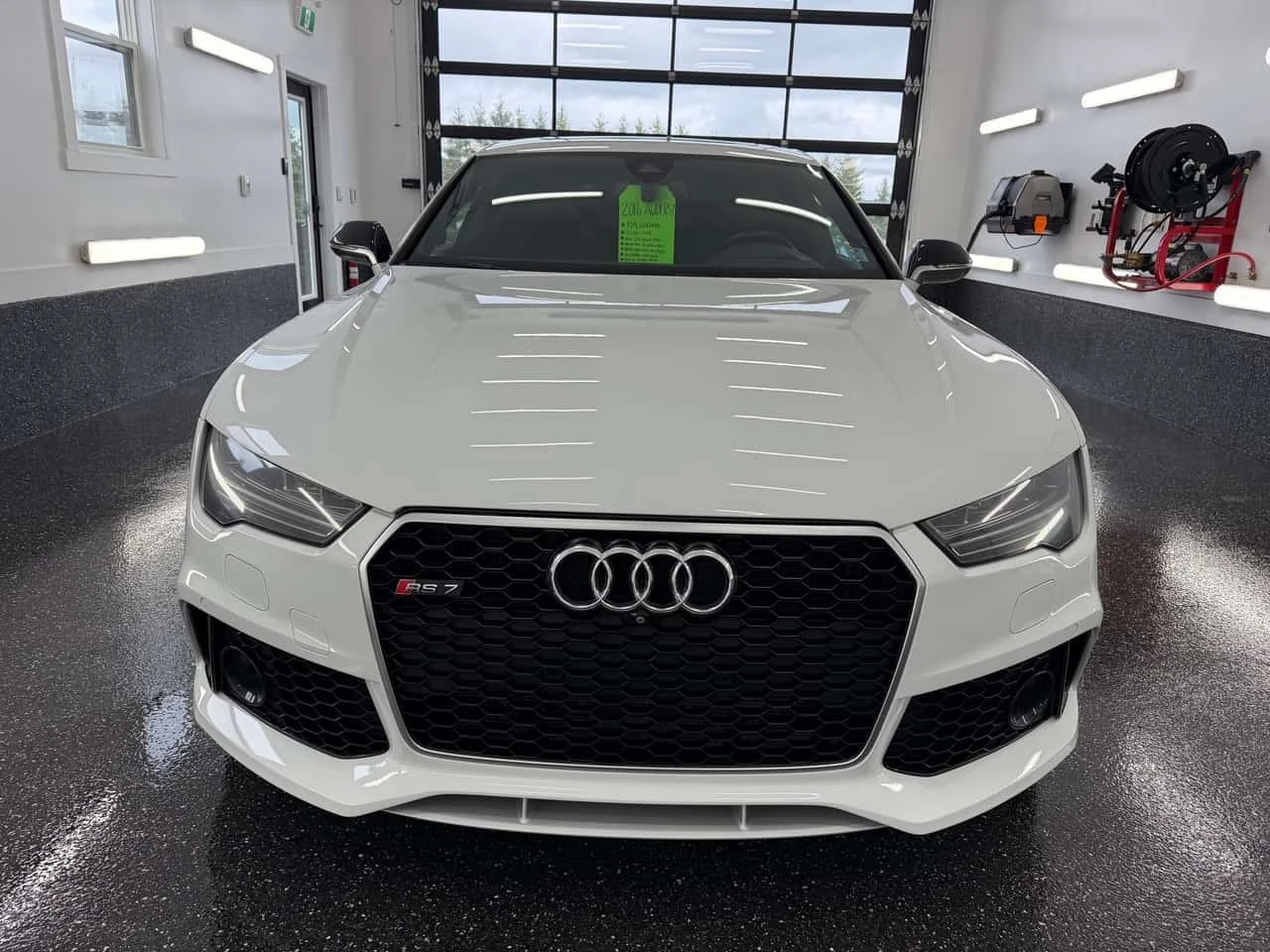 Audi Rs7 | CARFAX | АВТОКРЕДИТ БЕЗ ПЪРВОНАЧАЛНА ВНОСКА, снимка 2 - Автомобили и джипове - 56185839