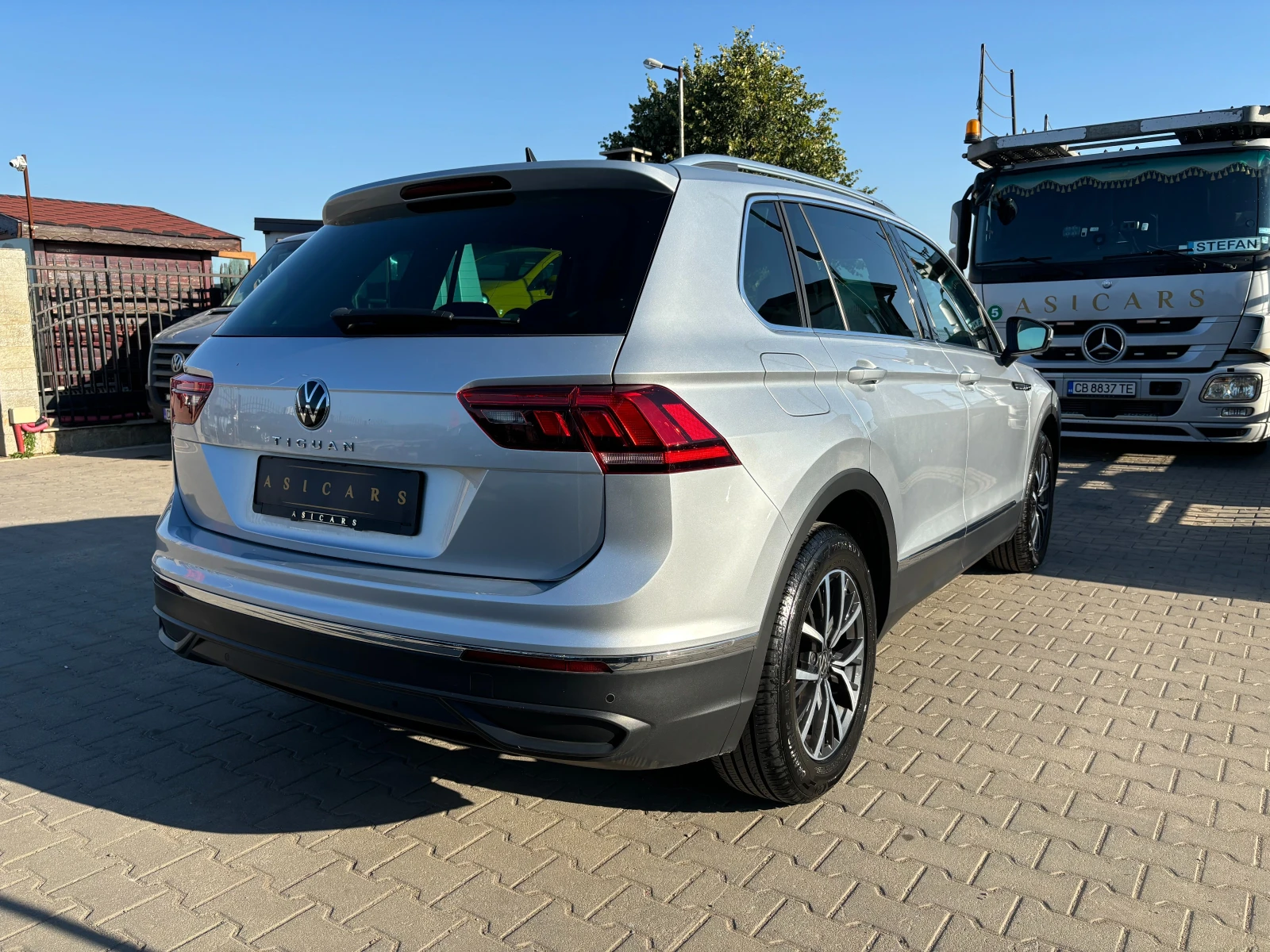 VW Tiguan 2.0D AUTOMATIC FACELIFT  - изображение 5