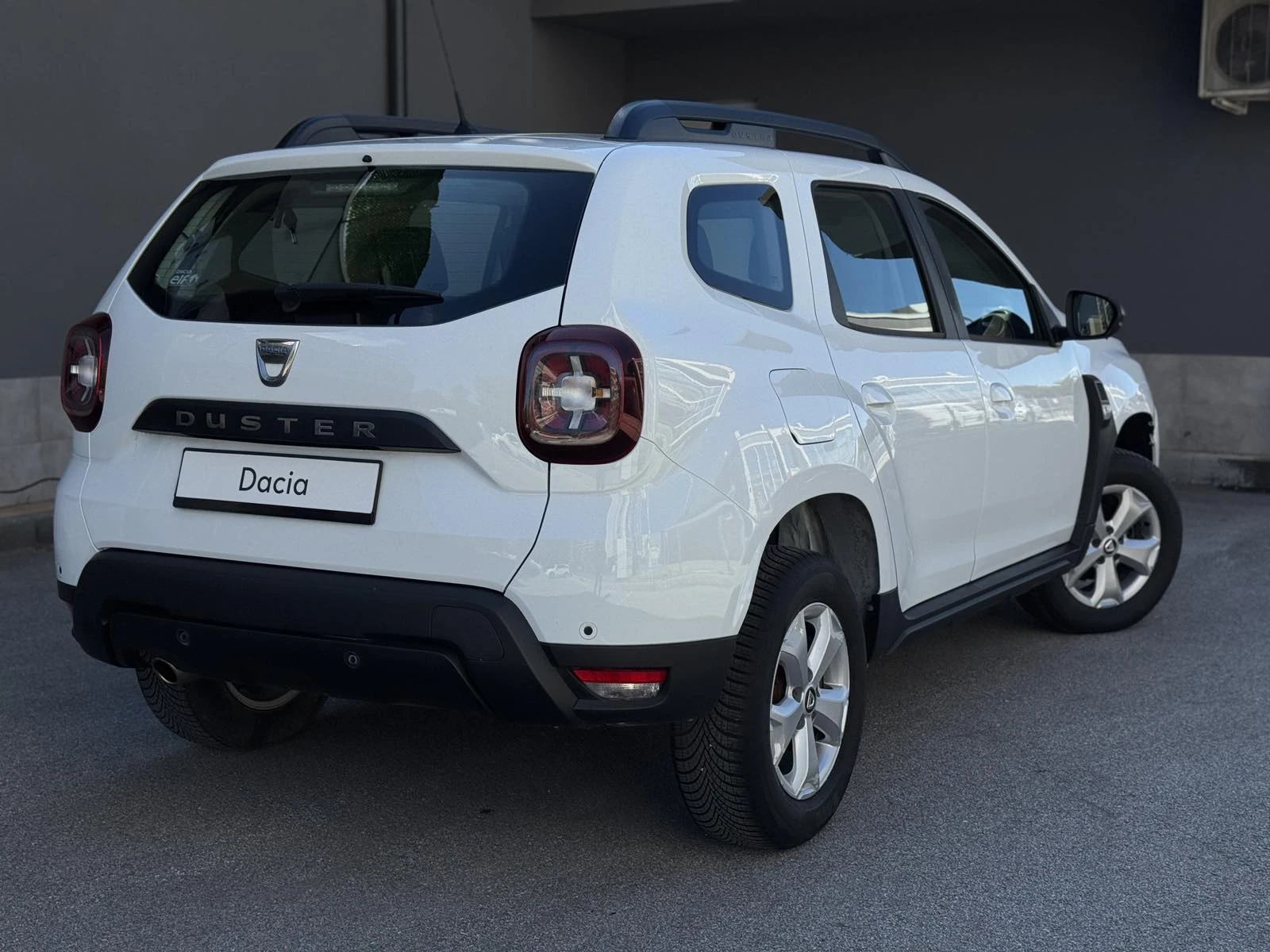 Dacia Duster N1 // 1.6i Газ/Бензин // Върнат от лизинг - изображение 2