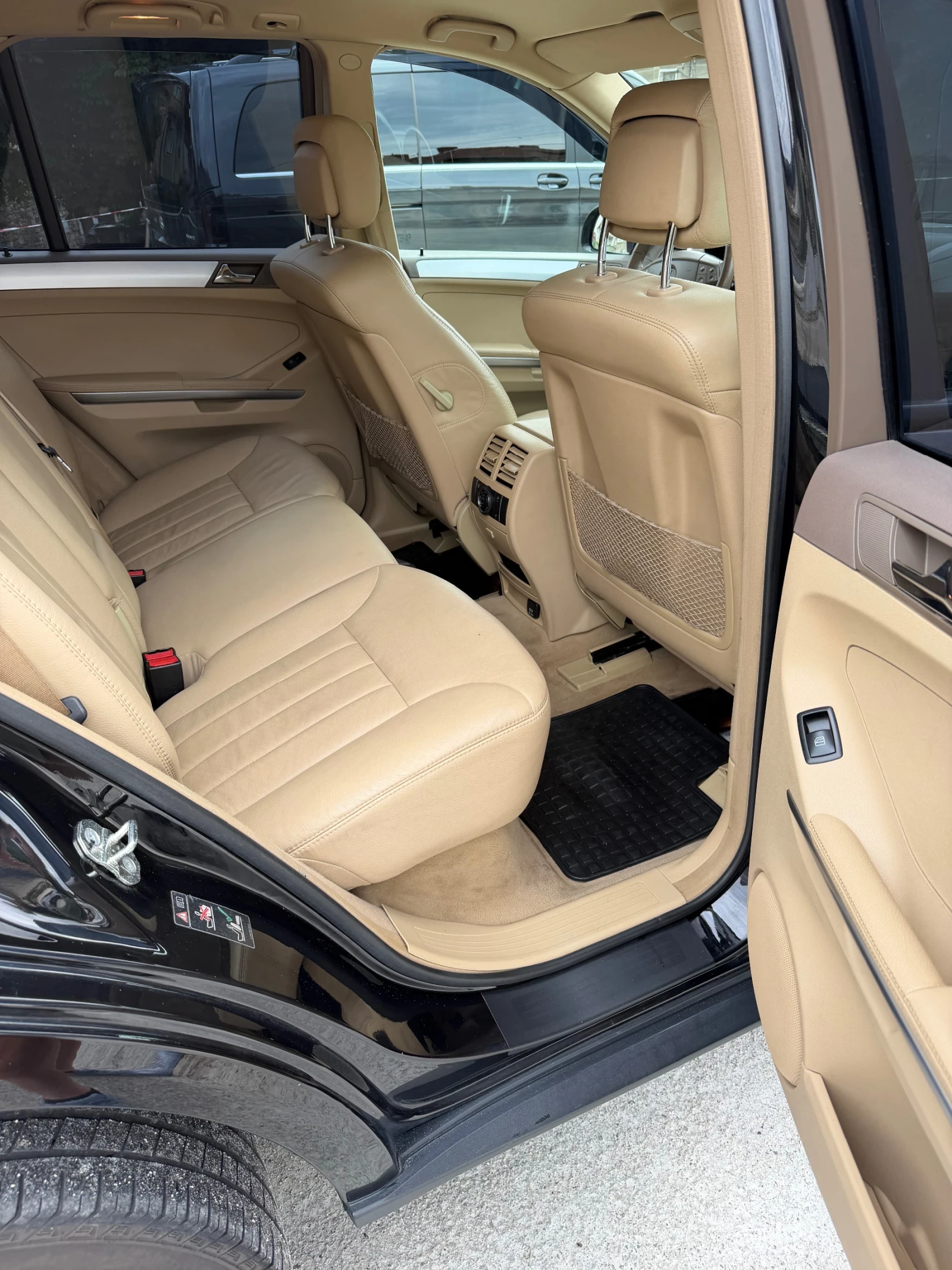 Mercedes-Benz ML 320, снимка 9 - Автомобили и джипове - 54774927
