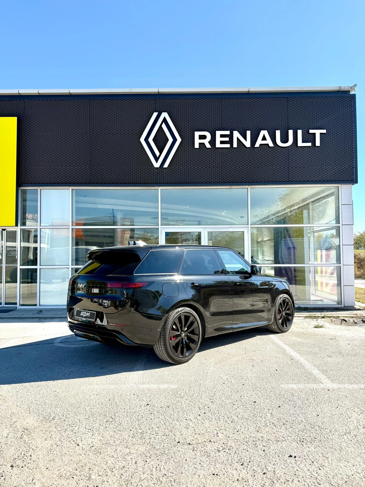Land Rover Range Rover Sport D350 AUTOBIOGRAPHY/BLACK/MERIDIAN/PANO/360/HEADUP, снимка 2 - Автомобили и джипове - 54866555