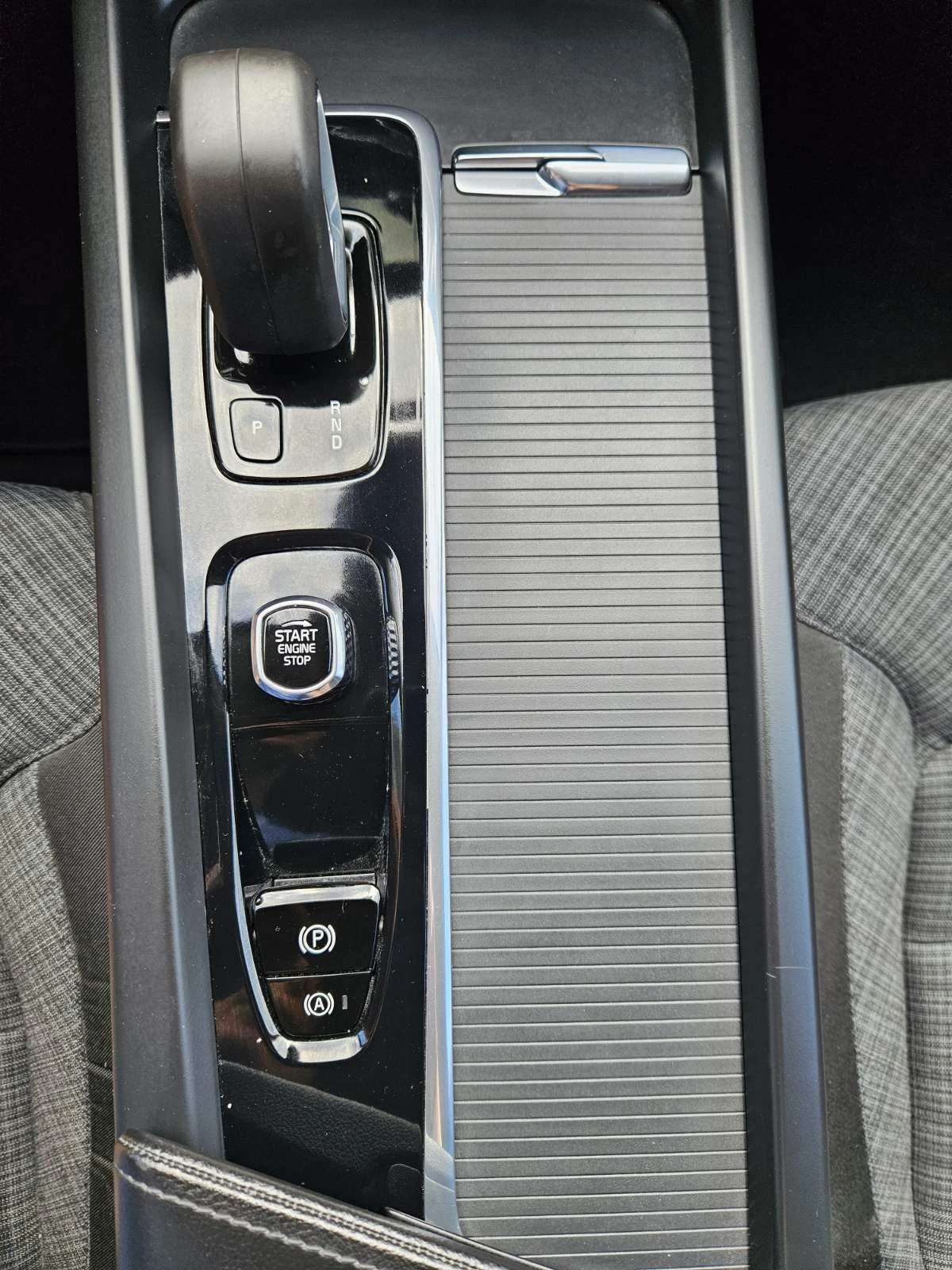 Volvo XC60 Momentum Pro B4 AWD 197к.с. Mild Hybrid, снимка 10 - Автомобили и джипове - 55382415