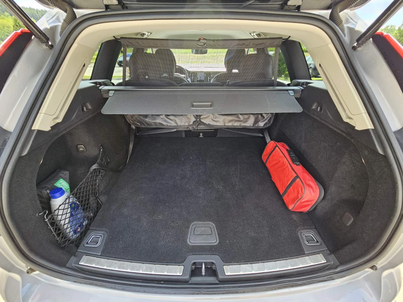 Volvo XC60 Momentum Pro B4 AWD 197к.с. Mild Hybrid, снимка 17 - Автомобили и джипове - 55382415