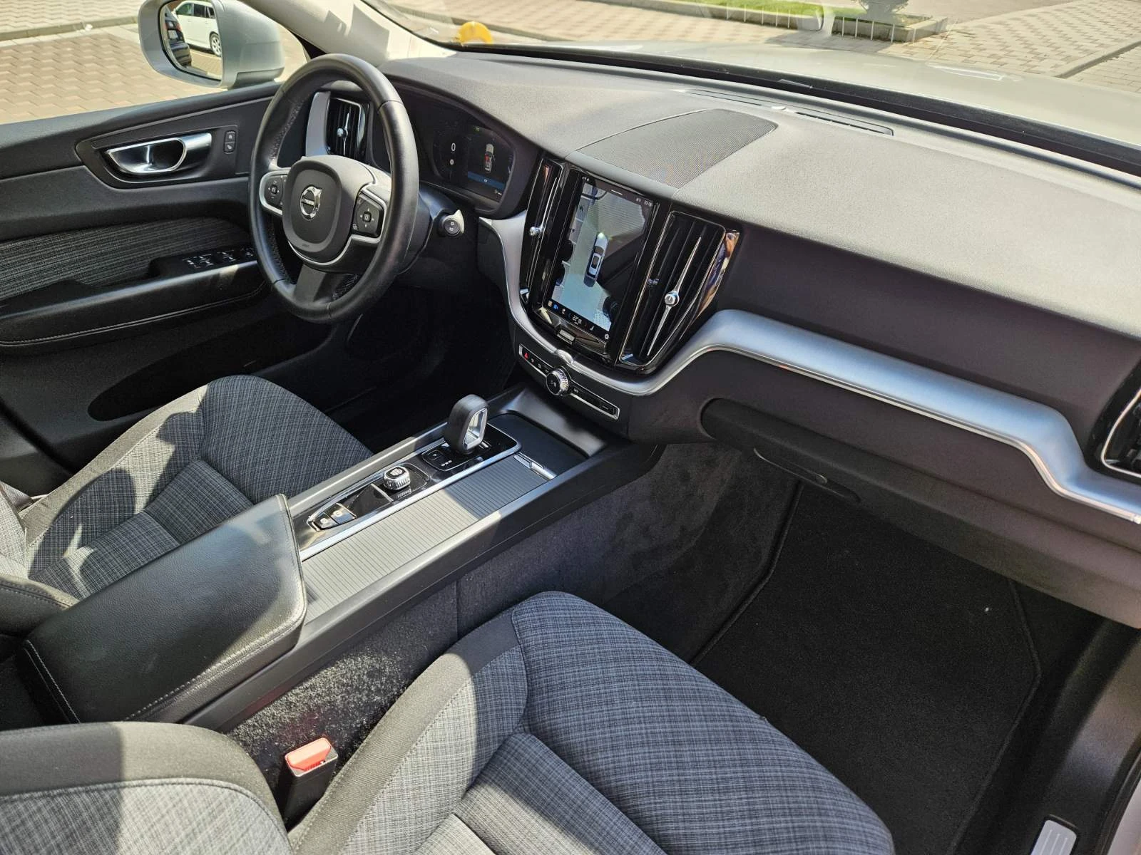 Volvo XC60 Momentum Pro B4 AWD 197к.с. Mild Hybrid, снимка 7 - Автомобили и джипове - 55382415