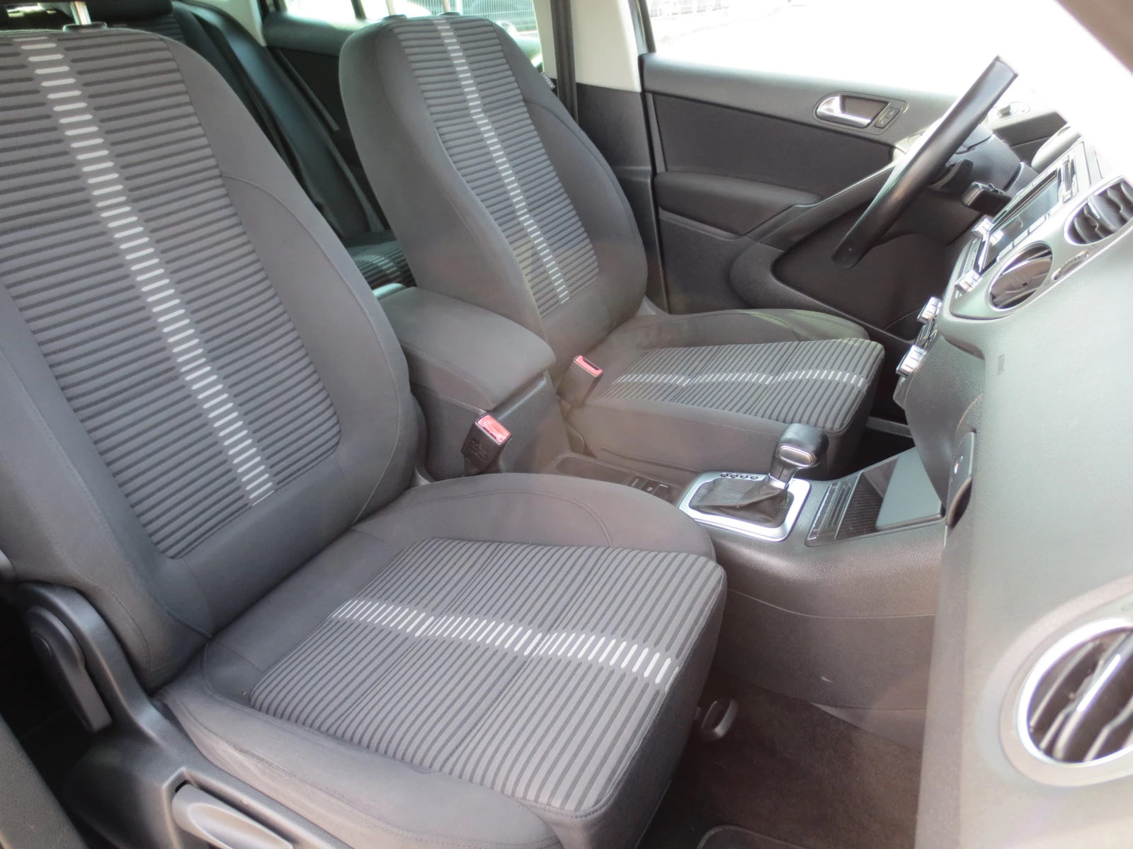 VW Tiguan 2.0TDI* DSG* 4-Motion* , снимка 14 - Автомобили и джипове - 55795481