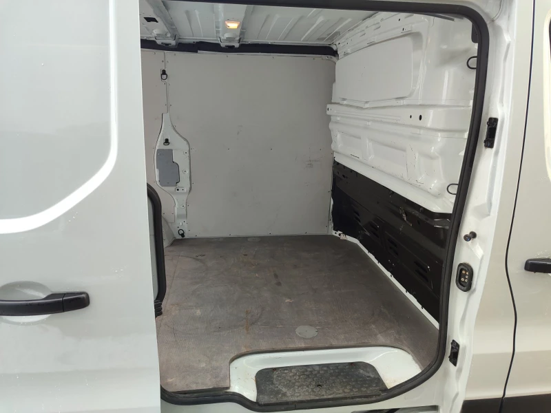 Renault Trafic L1H1 ENERGY 2.0 dCi (120hp) MT6, снимка 12 - Бусове и автобуси - 53241181