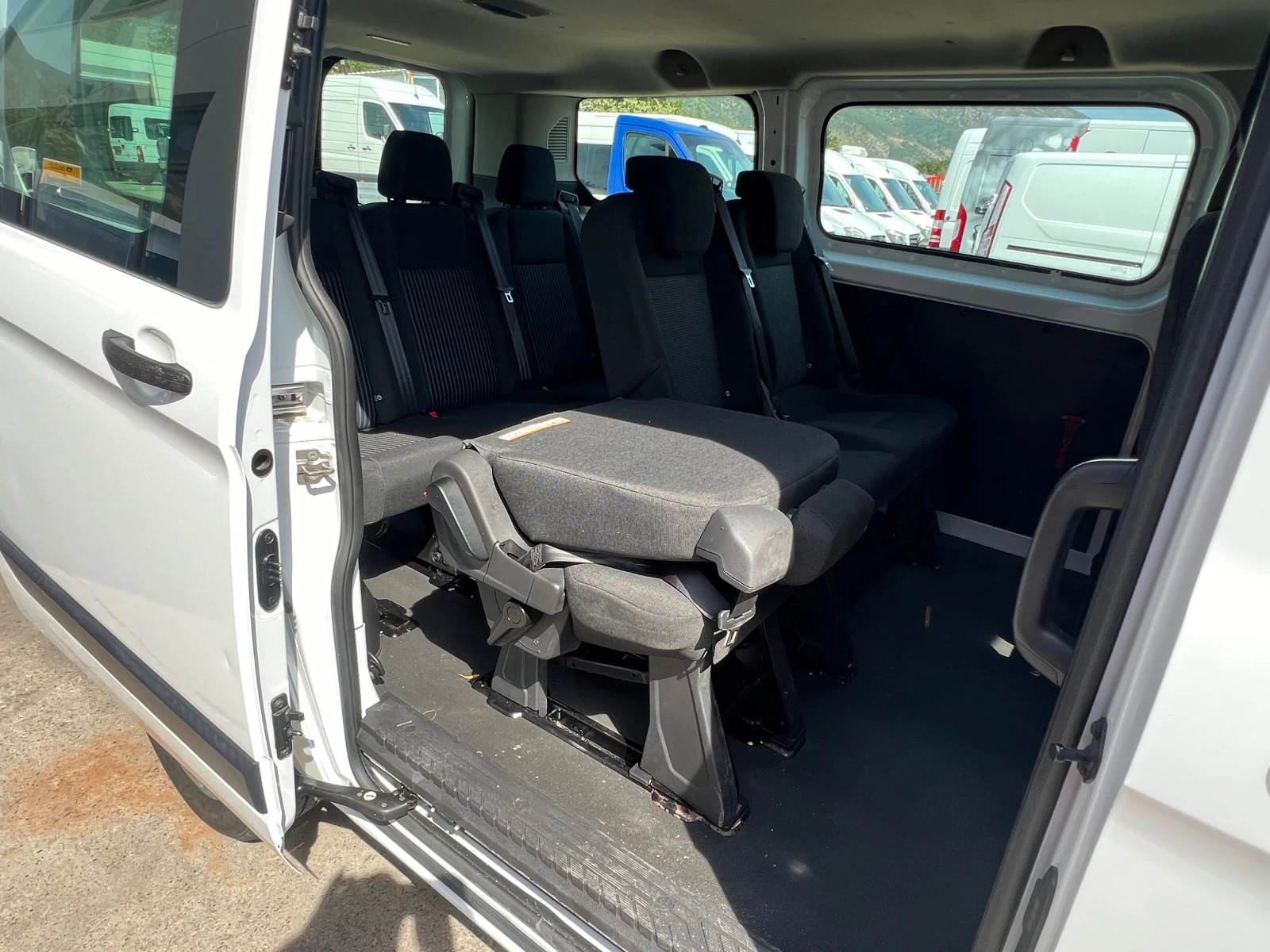 Ford Transit Custom 2, 2tdci  ПЪТНИЧЕСКИ , 9 МЕСТА , КЛИМА  - изображение 2