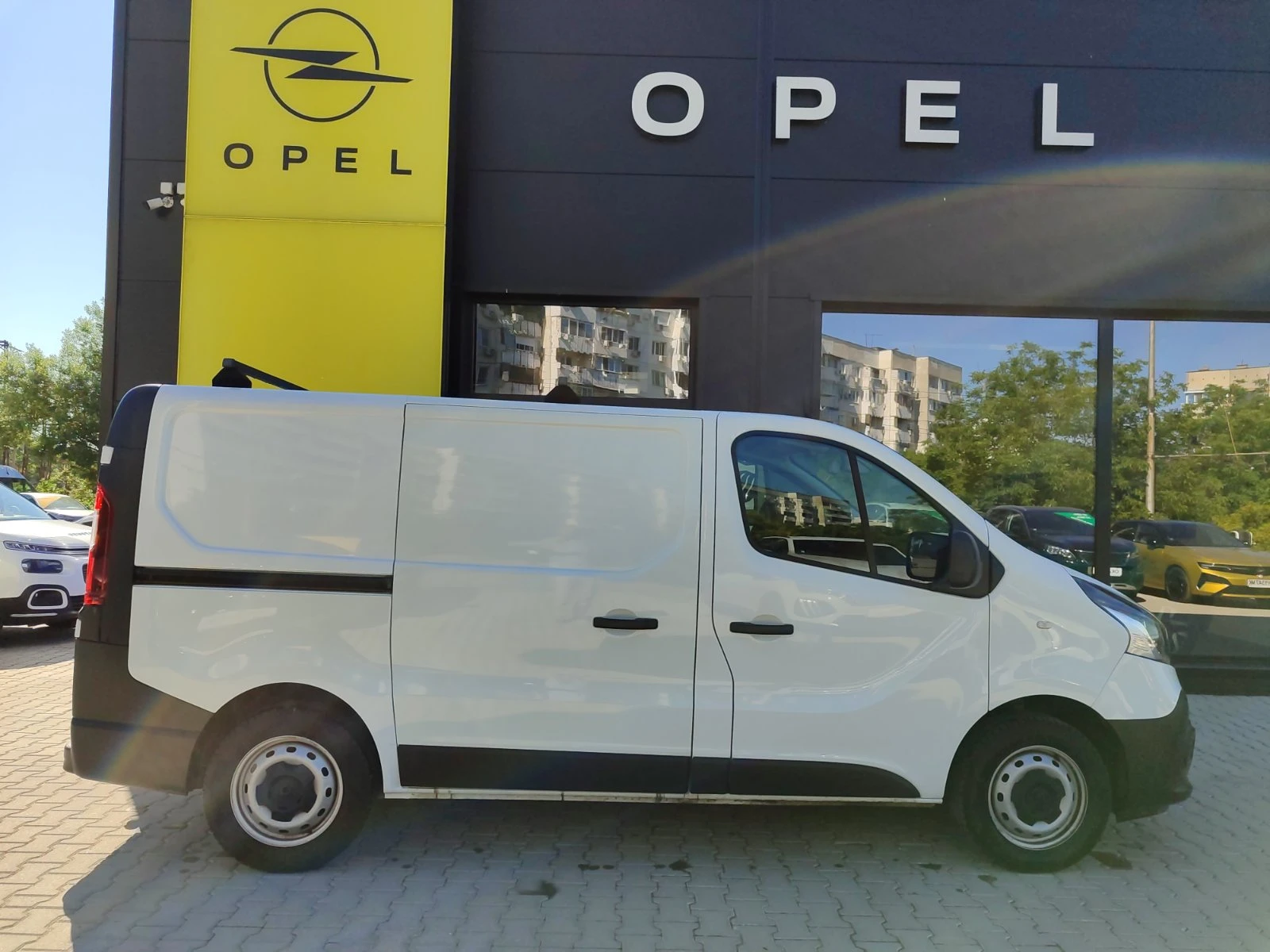 Renault Trafic L1H1 ENERGY 2.0 dCi (120hp) MT6, снимка 4 - Бусове и автобуси - 53241181