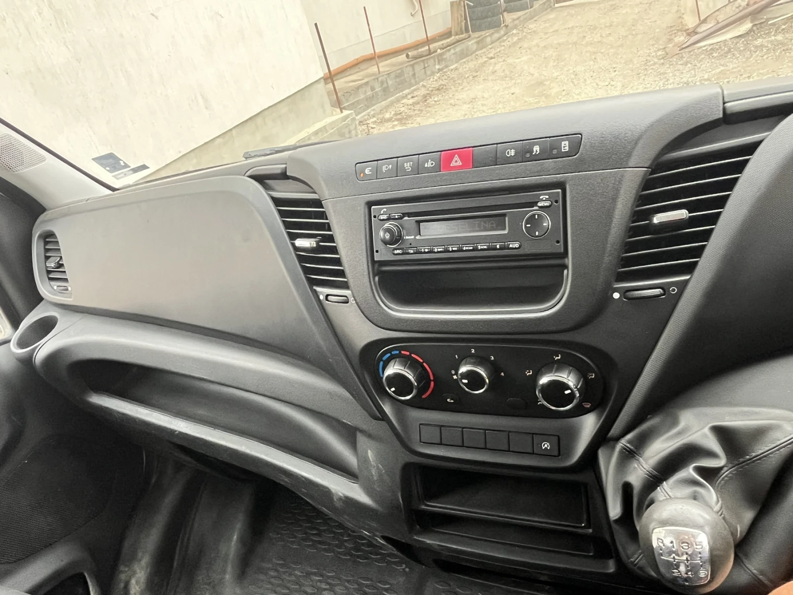 Iveco Daily, снимка 11 - Бусове и автобуси - 55896201