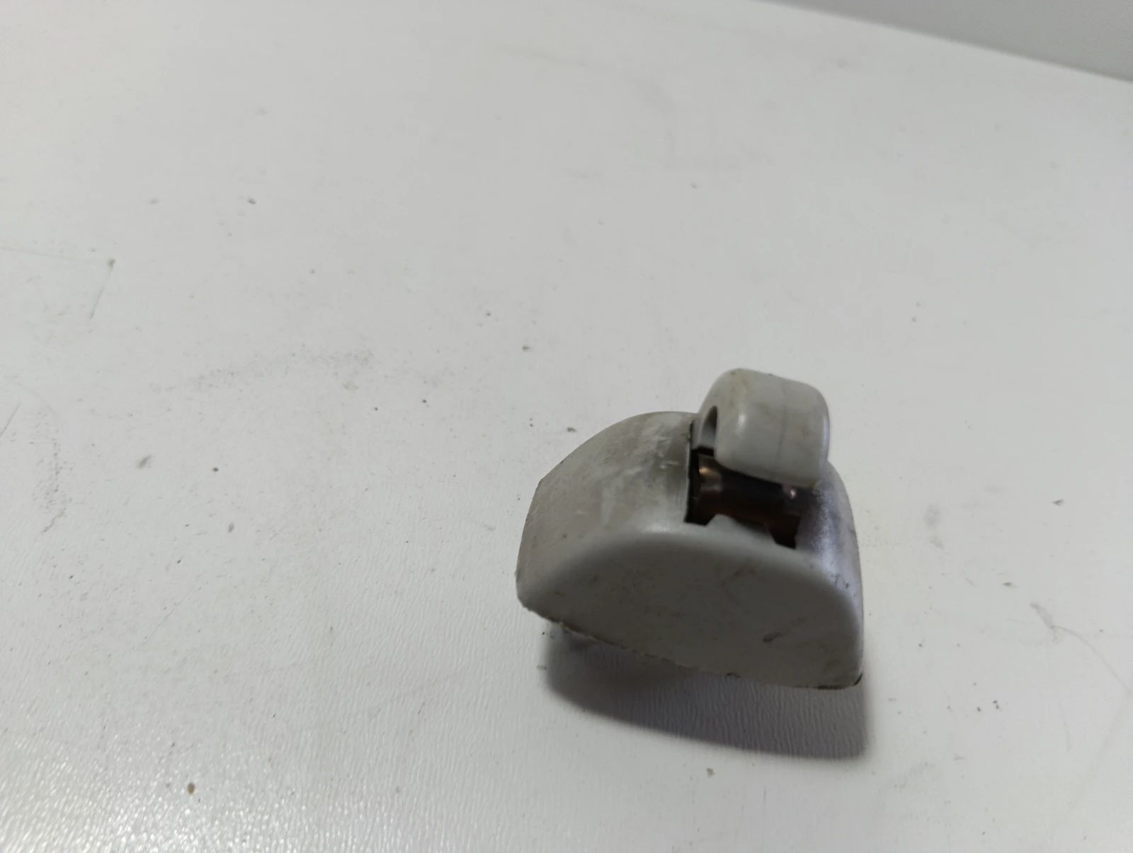 щипка сенник 4G0857563 4G0857562 Skoda Rapid