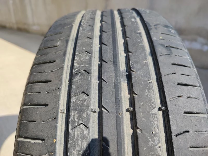 Гуми Летни 215/55R17, снимка 1 - Гуми и джанти - 36250413