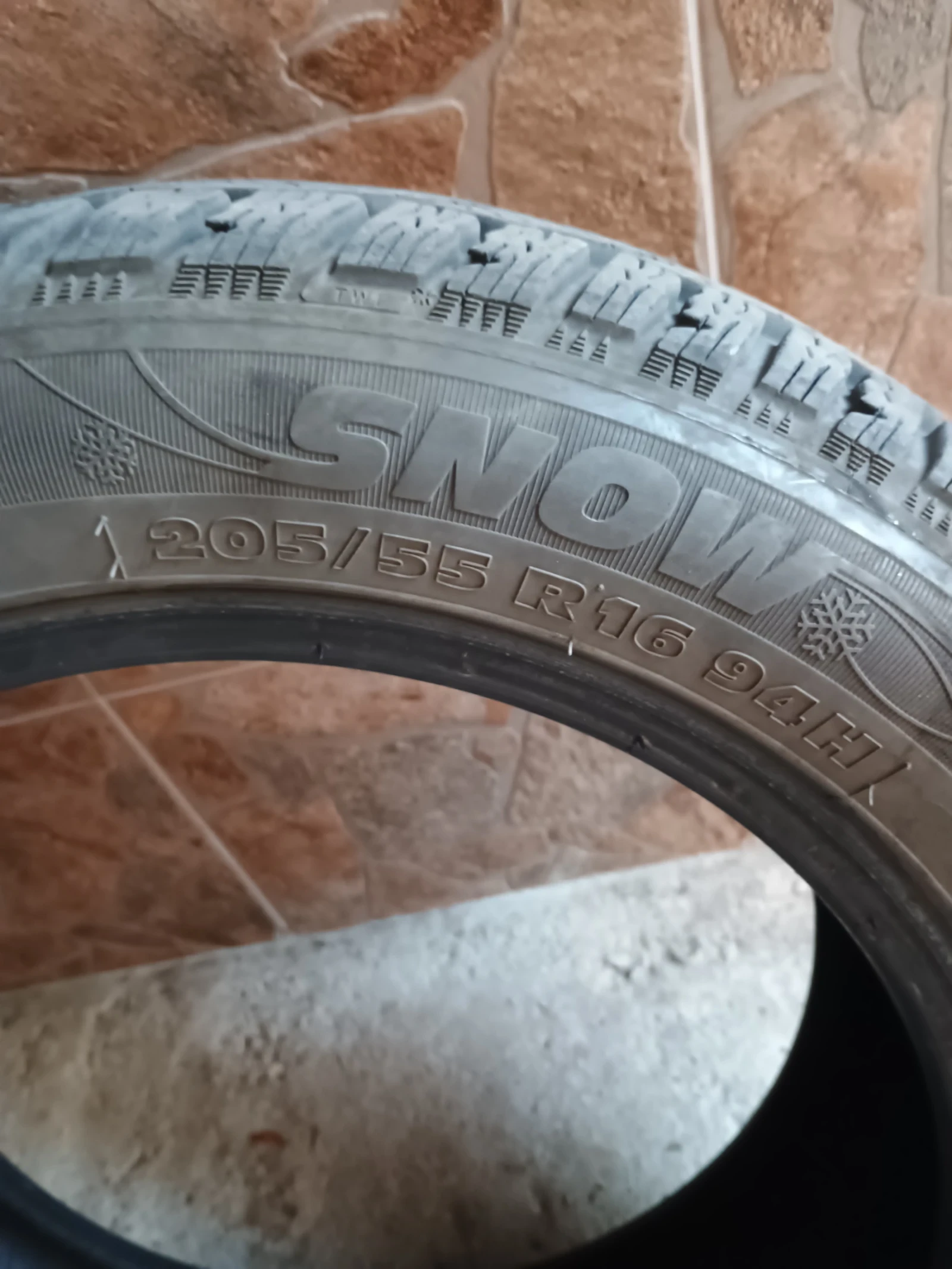 Гуми Зимни 205/55R16, снимка 3 - Гуми и джанти - 56023860
