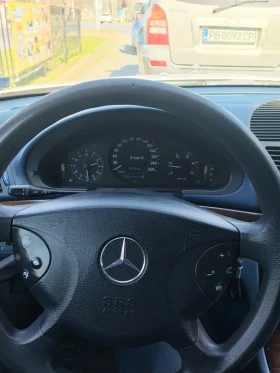 Mercedes-Benz E 220, снимка 17