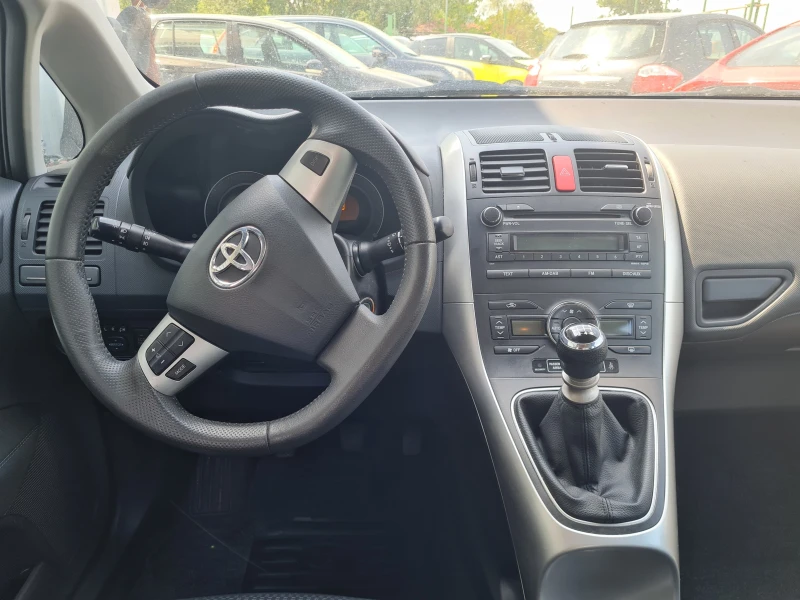 Toyota Auris 1.33 VVTI, снимка 8 - Автомобили и джипове - 47074051