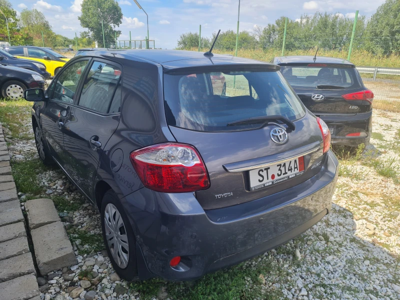 Toyota Auris 1.33 VVTI, снимка 4 - Автомобили и джипове - 47074051