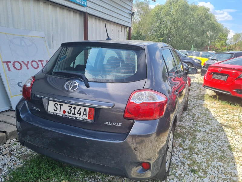 Toyota Auris 1.33 VVTI, снимка 3 - Автомобили и джипове - 47074051