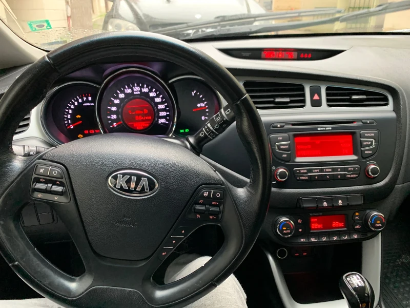 Kia Ceed 1.6 GDI, снимка 5 - Автомобили и джипове - 49076003