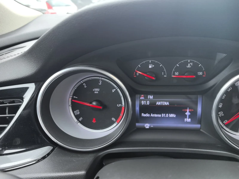 Opel Insignia 1.6, снимка 9 - Автомобили и джипове - 52799871