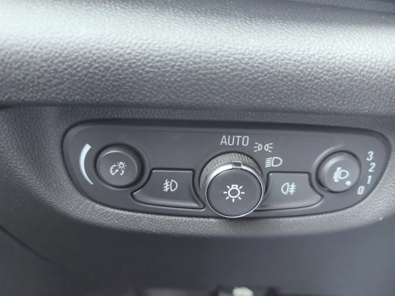 Opel Insignia 1.6, снимка 10 - Автомобили и джипове - 52799871