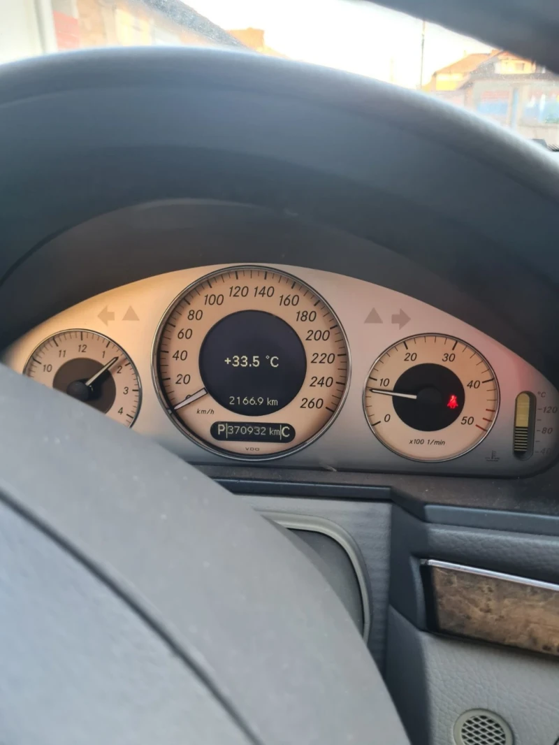 Mercedes-Benz E 270, снимка 6 - Автомобили и джипове - 52795128