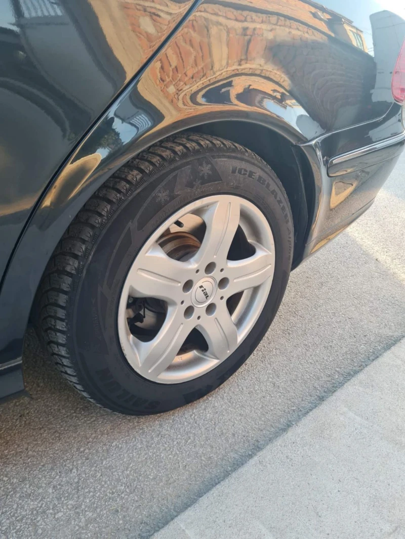 Mercedes-Benz E 270, снимка 11 - Автомобили и джипове - 52795128