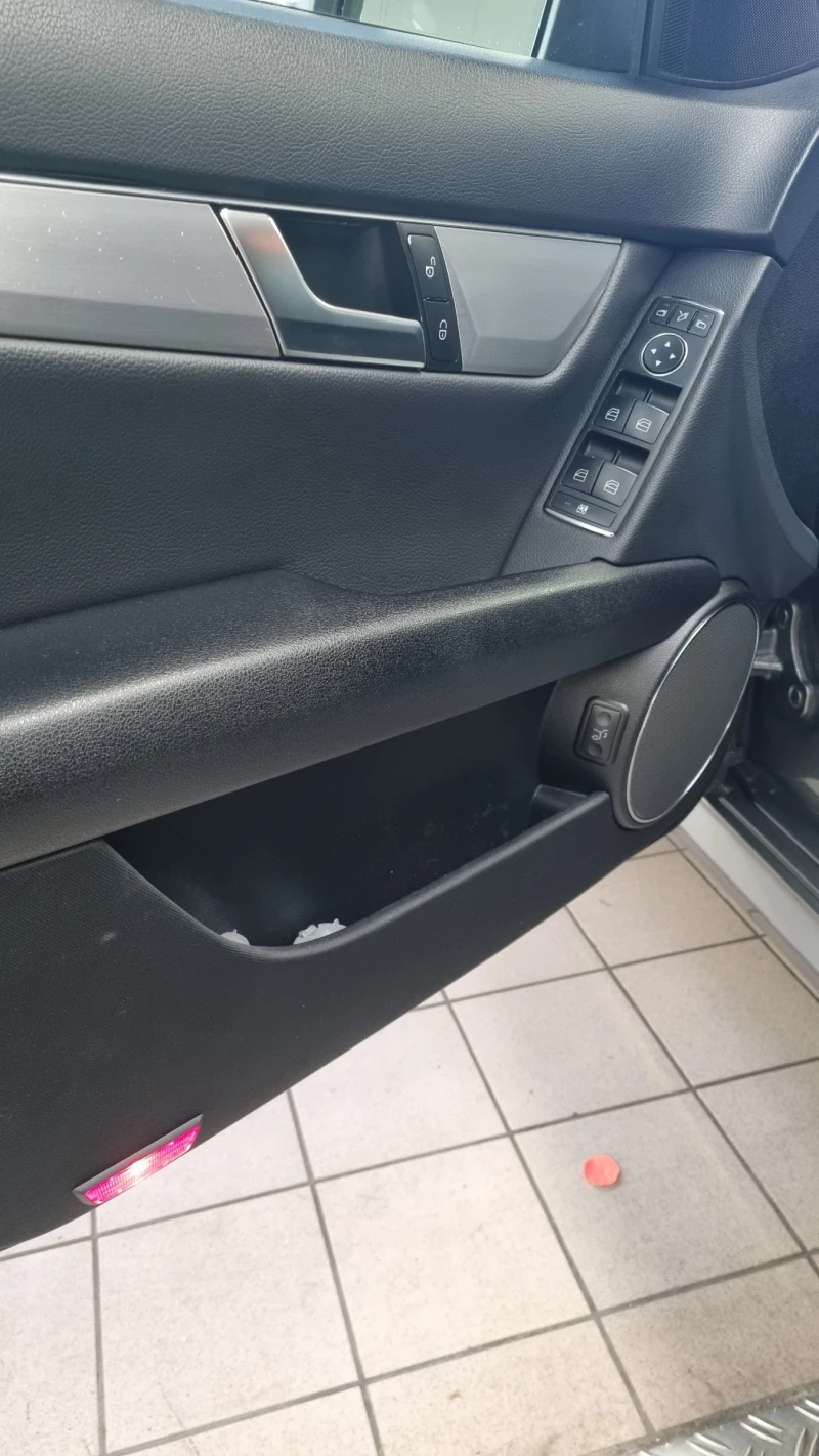 Mercedes-Benz C 220 AMG FULL, снимка 12 - Автомобили и джипове - 51838727