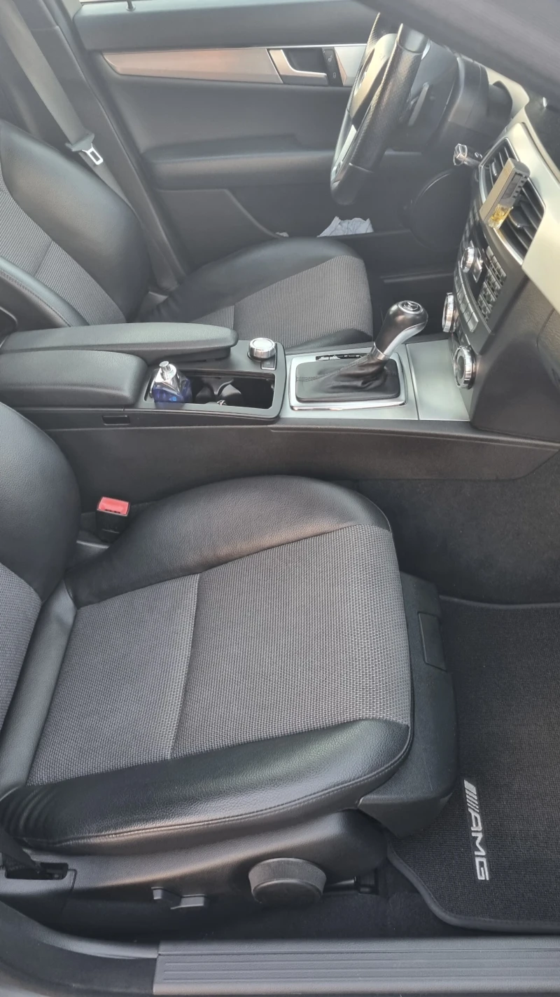 Mercedes-Benz C 220 AMG FULL, снимка 9 - Автомобили и джипове - 51838727