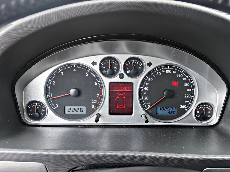 VW Sharan 1.8Т!!ШВЕЙЦАРИЯ!!7 МЕСТЕН!!Freestyle!, снимка 15 - Автомобили и джипове - 52376782