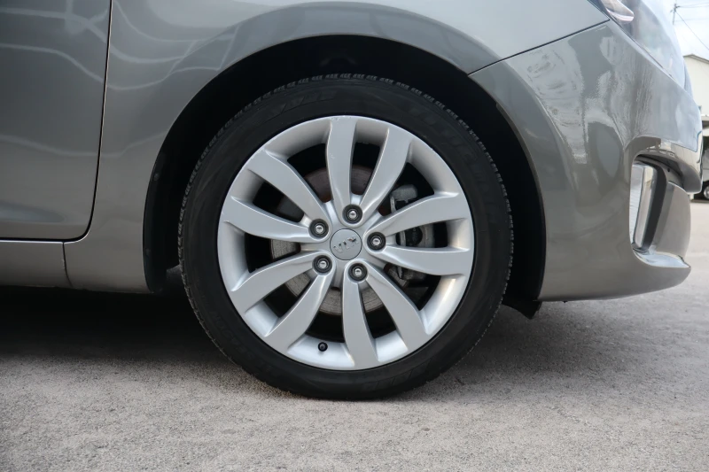 Kia Carens 1.7CRDI* TOP, снимка 4 - Автомобили и джипове - 52545642