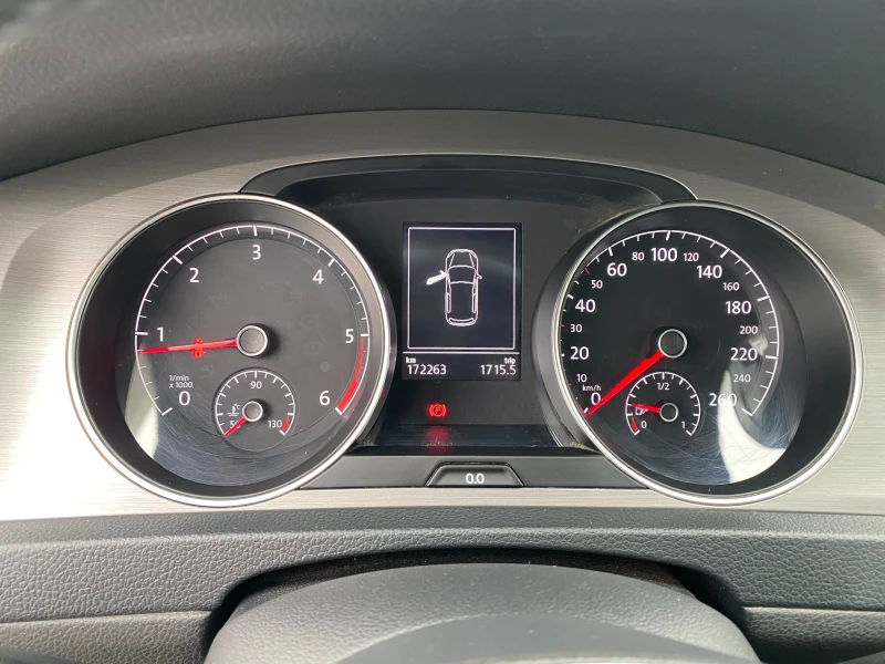 VW Golf 1.6 tdi/* R-Line* /, снимка 9 - Автомобили и джипове - 52670317