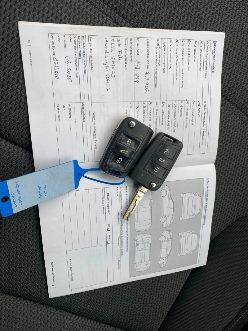 VW Golf 1.6 tdi/* R-Line* /, снимка 11 - Автомобили и джипове - 52670317